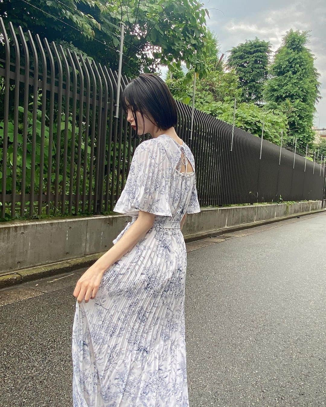 市川美織さんのインスタグラム写真 - (市川美織Instagram)「全体的に髪色暗めにして、イヤリングカラーはピンク系にしてもらいました👏  おきゃわああああ💗  ストーリーズみてワンピースどこのですか？って質問ちょこちょこきてたので、、  ワンピースはGRL(@grl_official )だよ😉 . . . #grl #グレイル #プチプラ #低身長コーデ #148cm #みおり私服 #ootd」6月4日 14時54分 - miori_ichikawa