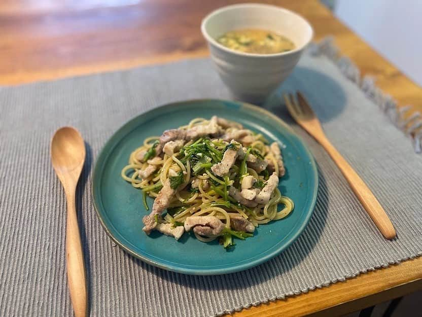 寺田有希さんのインスタグラム写真 - (寺田有希Instagram)「ランチの麺特集🍜✨ 1枚目と2枚目は、豚バラブロック2kg食べきりで載せきれなかった子たちです！🐷  【てら飯。】 味噌ラーメン 豚バラブロックとパクチーのパスタ 鶏とセリの柚子胡椒パスタ キノコのソーセージのチーズパスタ  麺って… 美味しくて、お手軽で最高だよね🤤  #てら飯 #おうちごはん #おうちカフェ #麺スタグラム #麺活動 #ランチ #寺田有希 #teradayuki」6月4日 18時29分 - terada_yuki