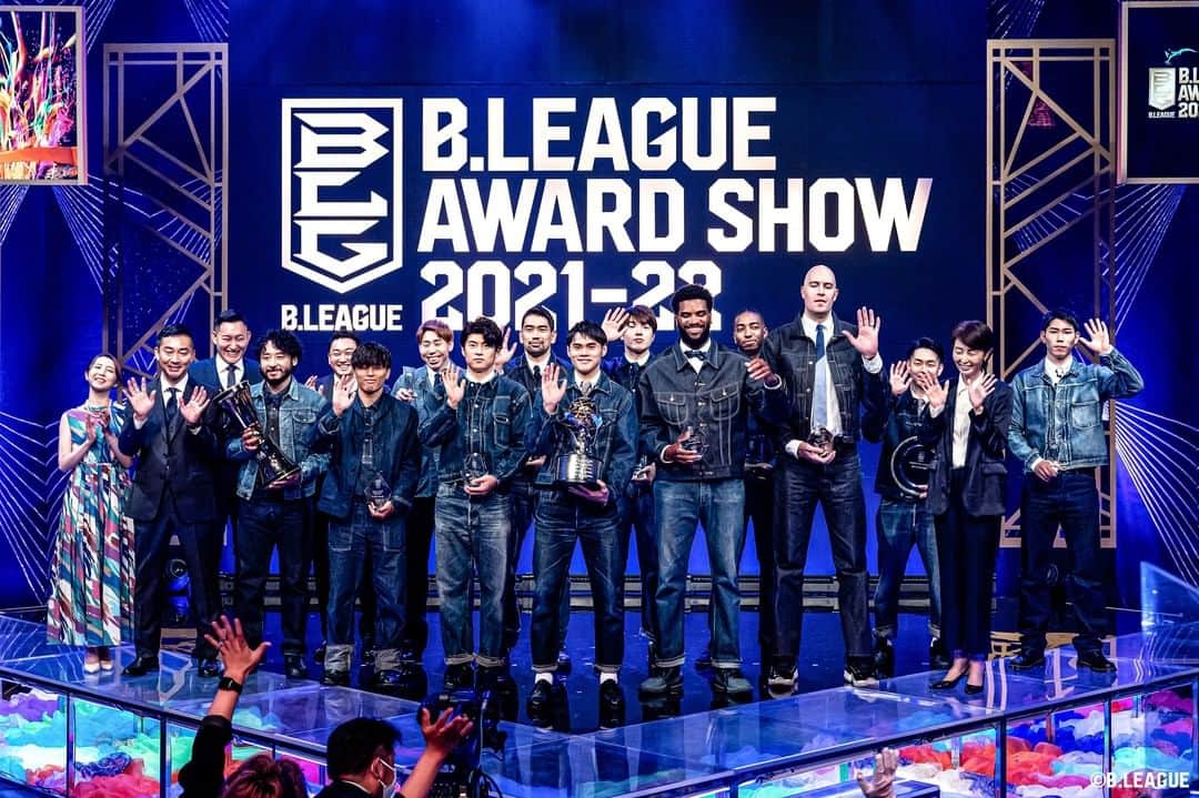 B.LEAGUEさんのインスタグラム写真 - (B.LEAGUEInstagram)「. 📸📸📸 SWIPE ▶▶︎▶︎︎  🏅B.LEAGUE AWARD SHOW 2021-22🏅  #Bリーグアワード #Bリーグ」6月4日 20時00分 - b.league_official