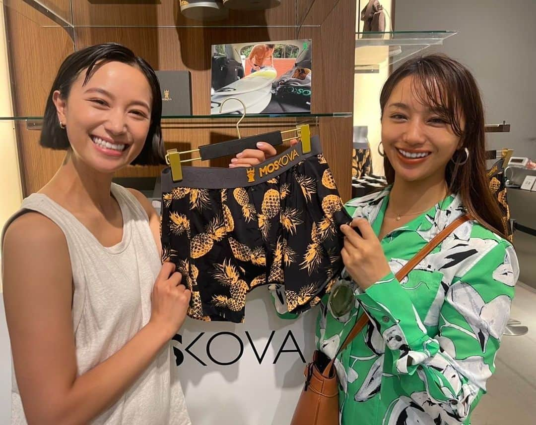 高橋ユウさんのインスタグラム写真 - (高橋ユウInstagram)「フランスのボクサーパンツブランド「MOSKOVA」 @moskova_japan のPOP UP STOREが六本木ヒルズのESTNATIONで開催中のため姉と行ってきました。(会うん久しぶり！) 父の日が近いので父、夫に🎁 恋人や家族だけでなく、友人にもあげやすいボクサーパンツ✌︎ デザインがとっても可愛いし、機能性も優れてるからオススメしやすいです✨✨  @moskova_japan #moskova」6月4日 20時40分 - takahashiyu.official