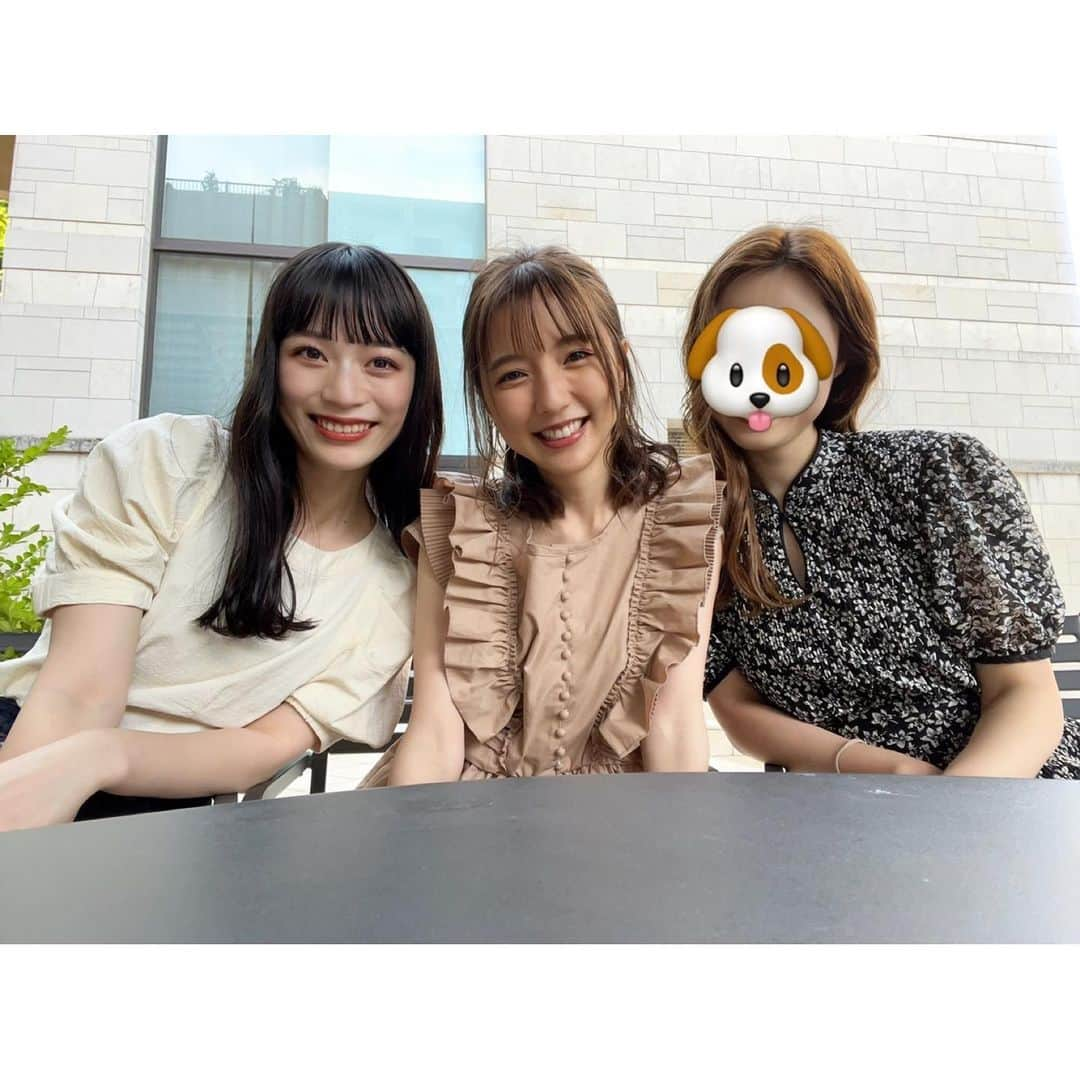 真野恵里菜さんのインスタグラム写真 - (真野恵里菜Instagram)「みんなの旦那さん繋がりで3月に出会えた菜月ちゃんと 3年くらい前から仲良くしてる植田直通選手の奥様と 日本にいる間にゆっくり会えました🧡 . . 同じ境遇なので いろいろな話を共有できたり それぞれの食事事情を知れたり 他愛もない話もたくさんできて あっという間で本当に楽しい時間でした🤗 お互い頑張ろうね！！ って思わせてくれる仲間がいてくれるのは本当に心強い⚽️ #いつかの休日 . . 追記📝 コメントでトップスどこの？と質問があったので！ 2年前に @doublestandard_official で買いました😌」6月4日 20時55分 - erinamano_official