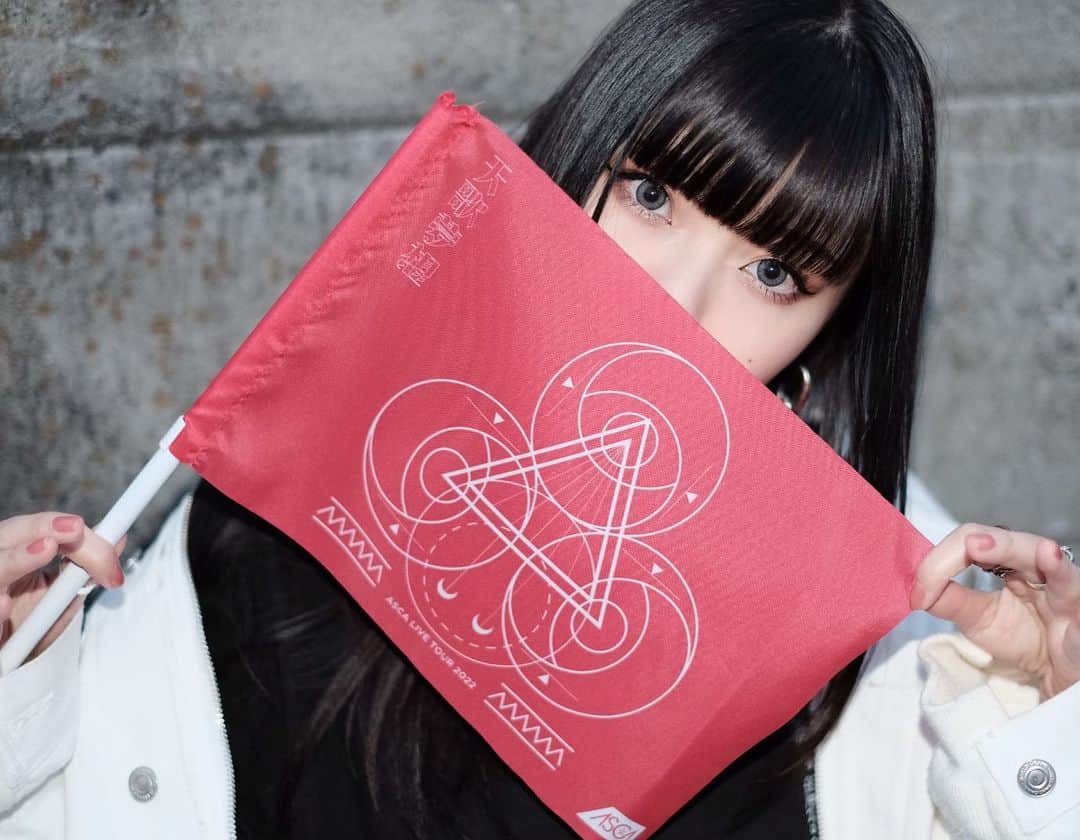 ASCAさんのインスタグラム写真 - (ASCAInstagram)「【 ASCA LIVE TOUR 2022 -天歌夢想- 】 Official Goods 通販スタート❗️🚩  ライブ会場に来られなかったみんなへ 遂にオンライン販売が開始したよ  リアルに沢山使用しているグッズ達。 お揃いにしよう...☽☽  商店はｺﾁﾗ📦 sonymusicshop.jp/m/sear/groupSh…  #天歌夢想ツアー  #ASCA #asca_jp #sacramusic #goodmusic #music #newrelease #newmusic #photography #photooftheday#portraitgames #earth_portraits #moodygrams #vscoportrait #fashion #japan #anime #anisong #Spotify #Applemusic #LINEMUSIC #fate #grancrest_anime #Apocrypha #portraitpage #shironeko_anime #mahouka #TWEWY #sao_anime #FGO」6月4日 21時59分 - asca_jp