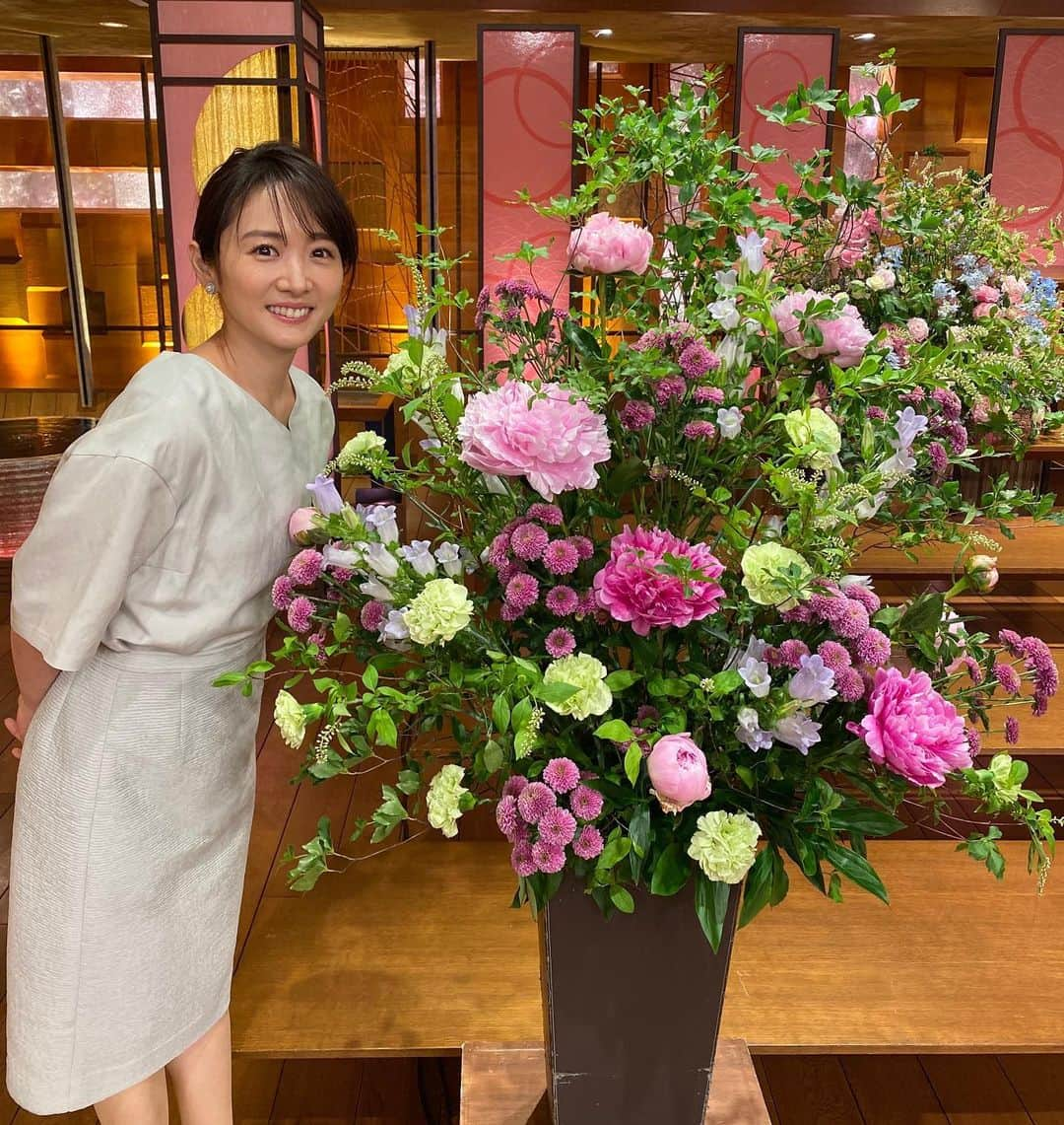 高島彩さんのインスタグラム写真 - (高島彩Instagram)「2022年6月4日 #サタデーステーション  本日もご覧いただきありがとうございました。  コメンテーター #葉一 さん  ヘアメイク @h.m.s.mika   トップス＆スカート @yoshieinaba_official  #高島彩  今年も下半期に突入。 時の流れが早すぎます、、、」6月4日 22時14分 - aya.takashima_official_2021