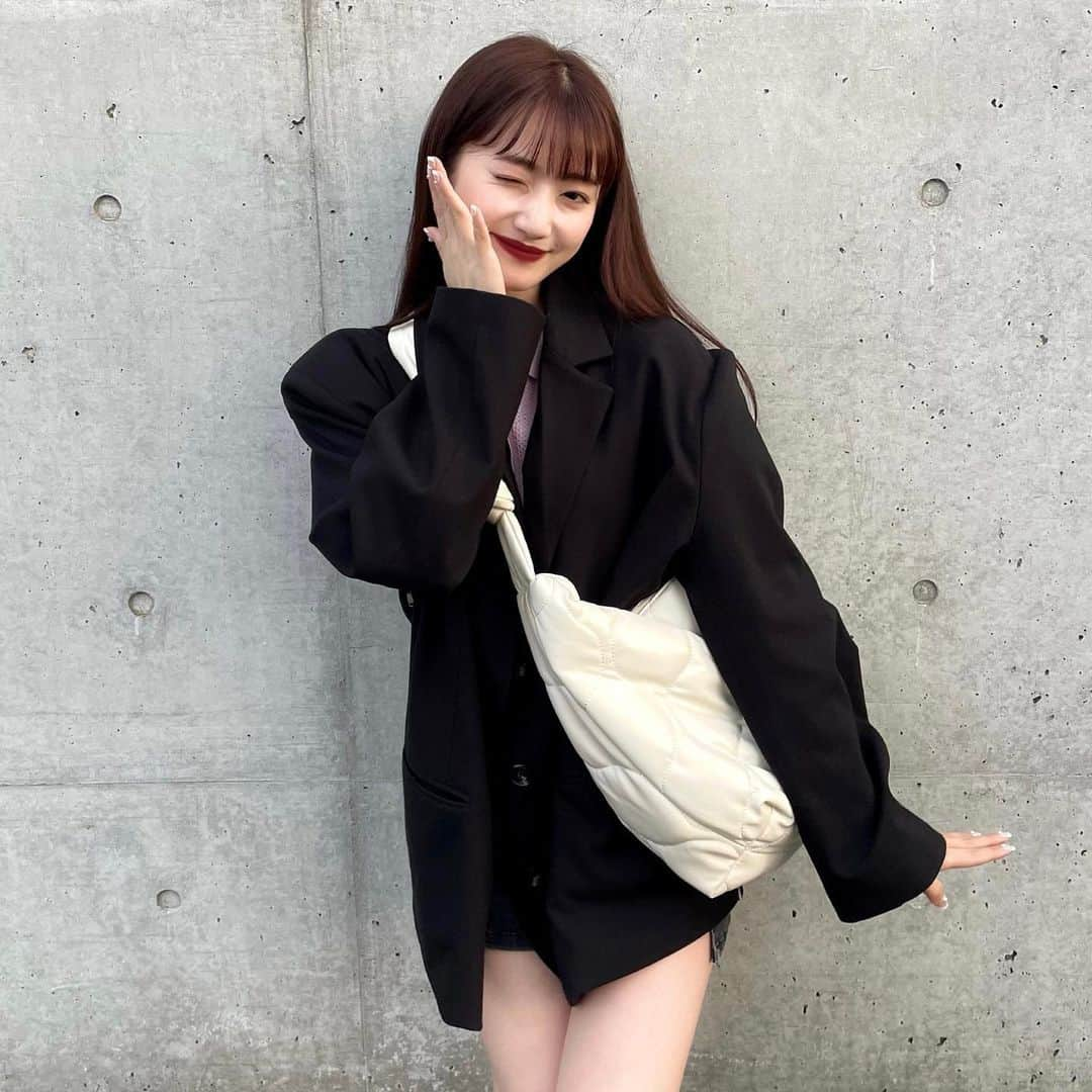 河﨑莉奈さんのインスタグラム写真 - (河﨑莉奈Instagram)「久しぶりのオタ活は大きめバッグで参戦しました✌🏻🤍  @lacvert_official  #LACVERT」6月4日 22時28分 - rinya5588