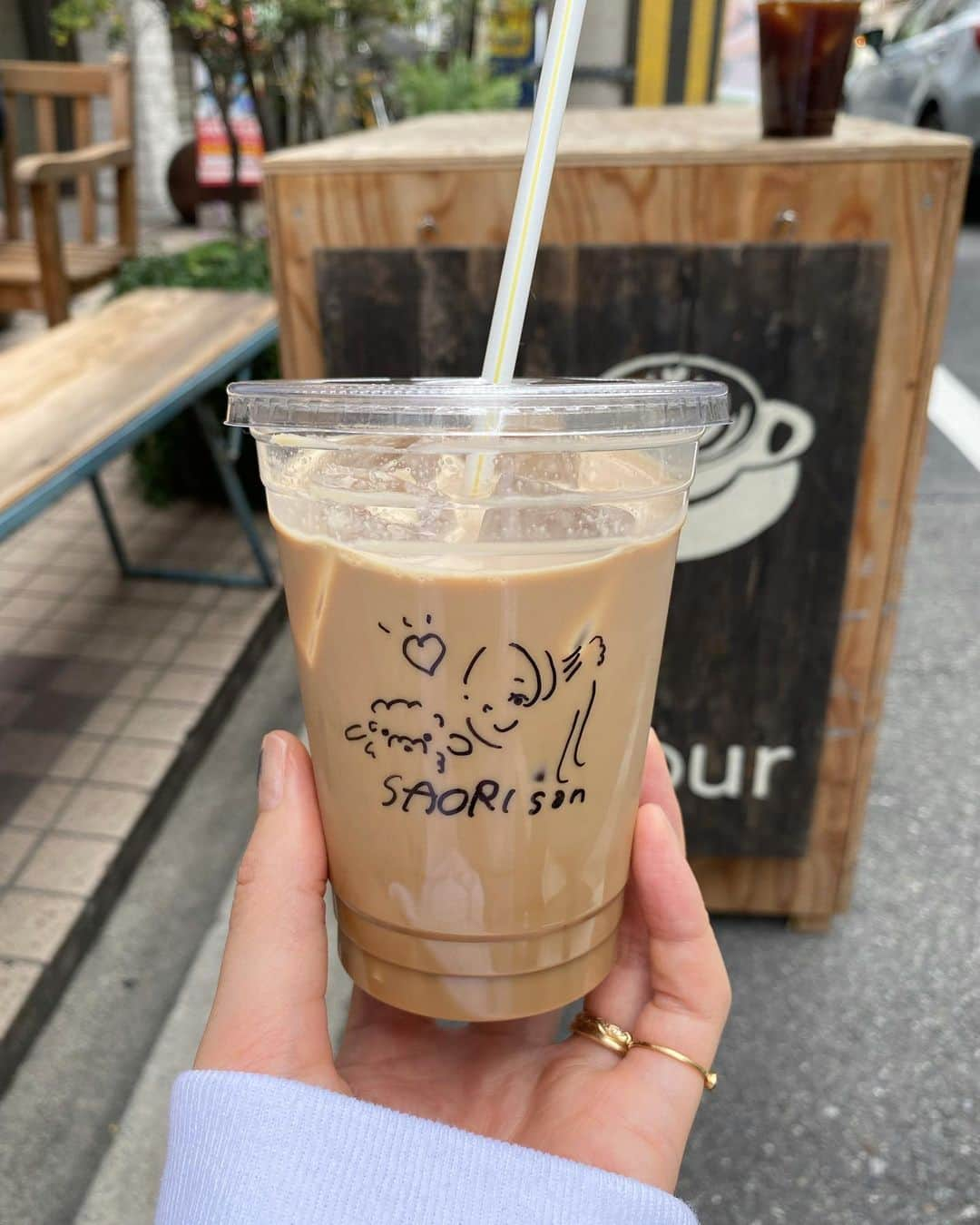 木村沙織さんのインスタグラム写真 - (木村沙織Instagram)「. かわいい🥹🥤🐶💘 . . #シブさんありがとうです🥹🫶🏼 ( 2枚目はいつも部屋の換気して匂いチェックしてるシブさんですw )」6月4日 23時38分 - saoriiiii819