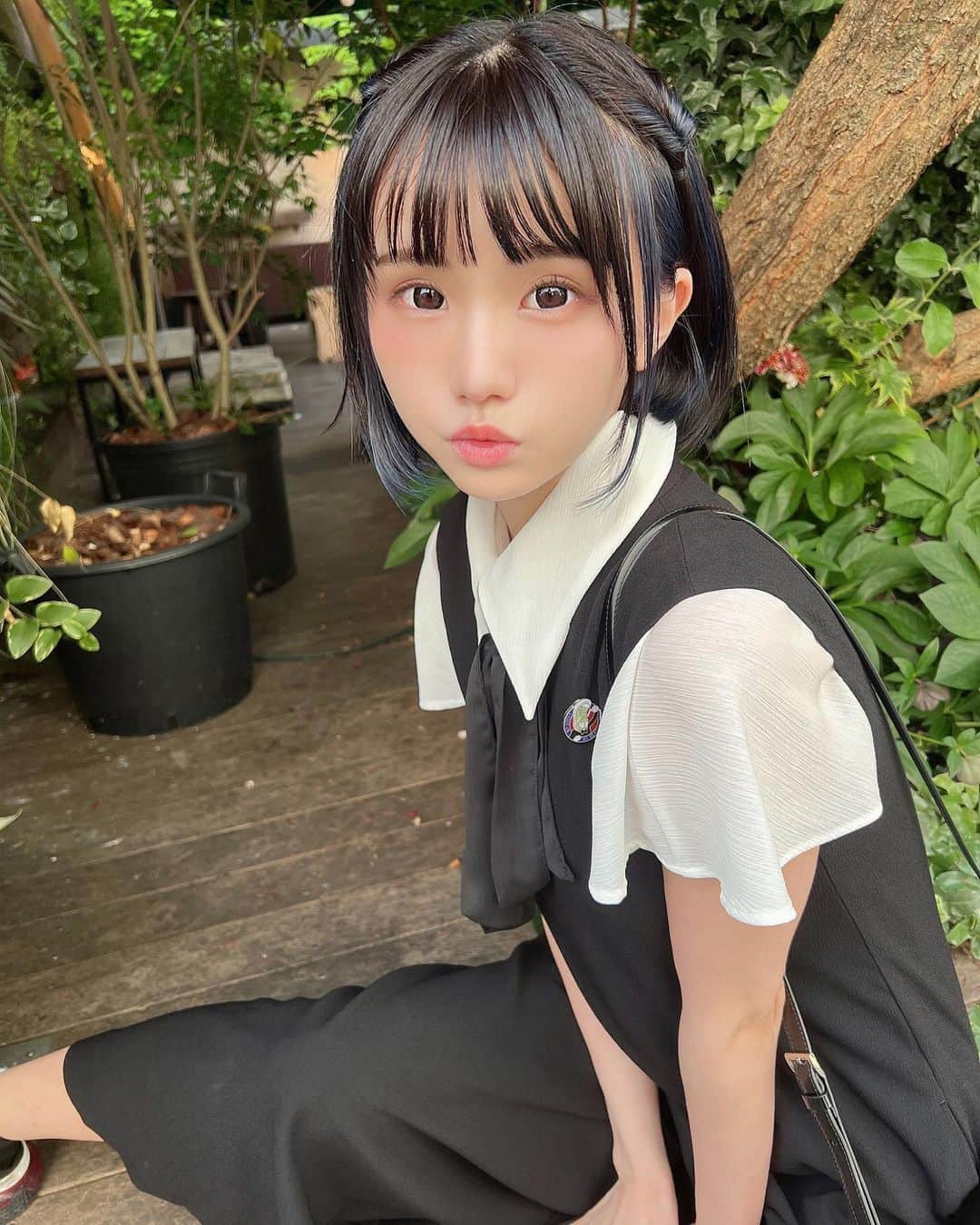 みもれもんさんのインスタグラム写真 - (みもれもんInstagram)「There is an ice house near my house that sells shaved ice only during the hot season, but recently it was hot and children lined up to buy shaved ice 🍧🧊🌈 Eat shaved ice 🤤🍧  帰り道　氷室に並ぶ　子供たち👧  お家の近くに暑い時期だけかき氷を 売ってる氷室があるんだけど、 最近暑くて子供達がかき氷を 買うために並んでたよ🍧🧊🌈  かき氷食いてぇ🤤🍧  #みもれもん #Mimolemon #インスタグラビア #黒髪 #ボブ #ハイトーン#インナーカラー #日本女孩 #Japanesegirl #japan #asiangirl  #tokyo #opensea #NFT #表参道 #omotesando」6月5日 11時58分 - mimore_mon0929