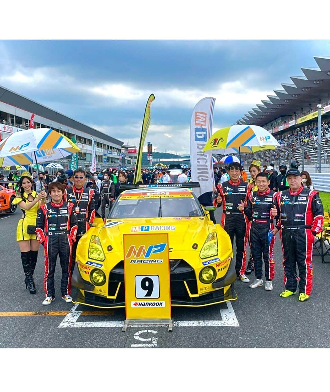 央川かこさんのインスタグラム写真 - (央川かこInstagram)「スーパー耐久Rd.2富士24時間レース🏁 MP Racing 9号車は無事完走しました😍👏 ・ 長丁場で疲労との戦いも大変だったと思うけど、 ドライバーさんもチームの皆さんも ケガなくレースを終えることができて良かった😿✨ ・ 最後まで応援してくださった皆さん ありがとうございました😊💛 ・ #スーパー耐久 #S耐 #富士スピードウェイ #MPRacing #レースクイーン #コスチューム #モデル #ダイエット #トレーニング #筋トレ #ファスティング #ハーフアップ #ヘアアレンジ」6月5日 16時40分 - kako.717