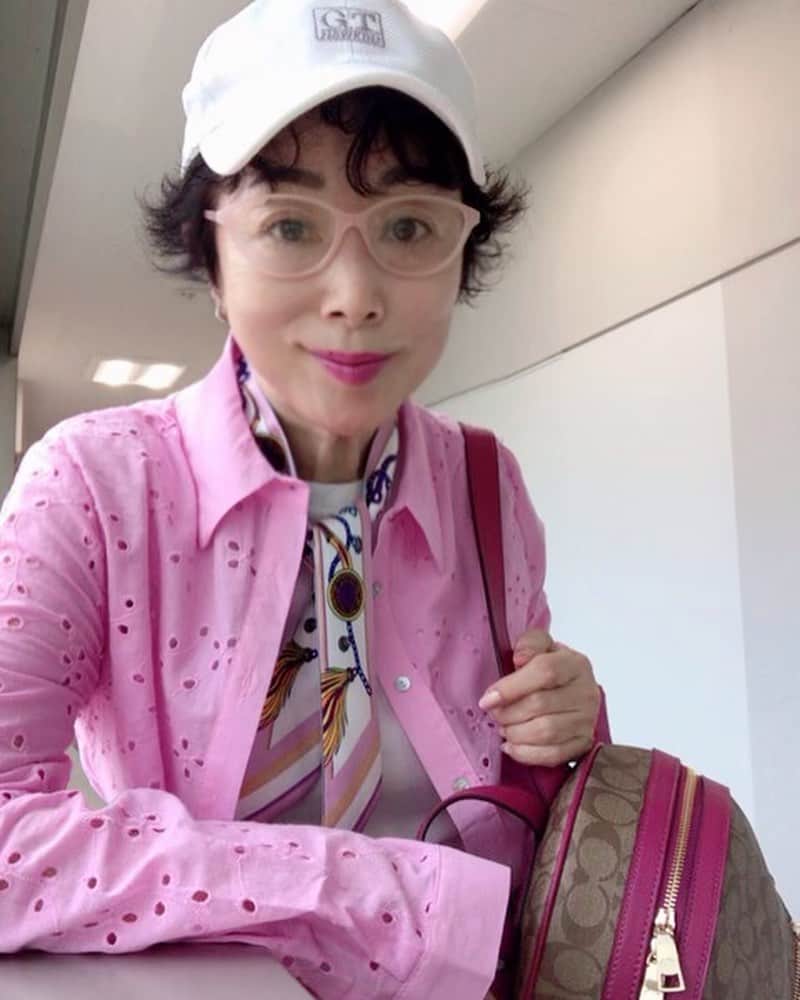 小川知子さんのインスタグラム写真 - (小川知子Instagram)「良い日曜日を〜😊❣️🤚  #ピンクコーデ  #最近の食事 #ビビンバ #蟹パスタ #ずけ丼 #小川知子」6月5日 16時48分 - tomoko_ogawa_