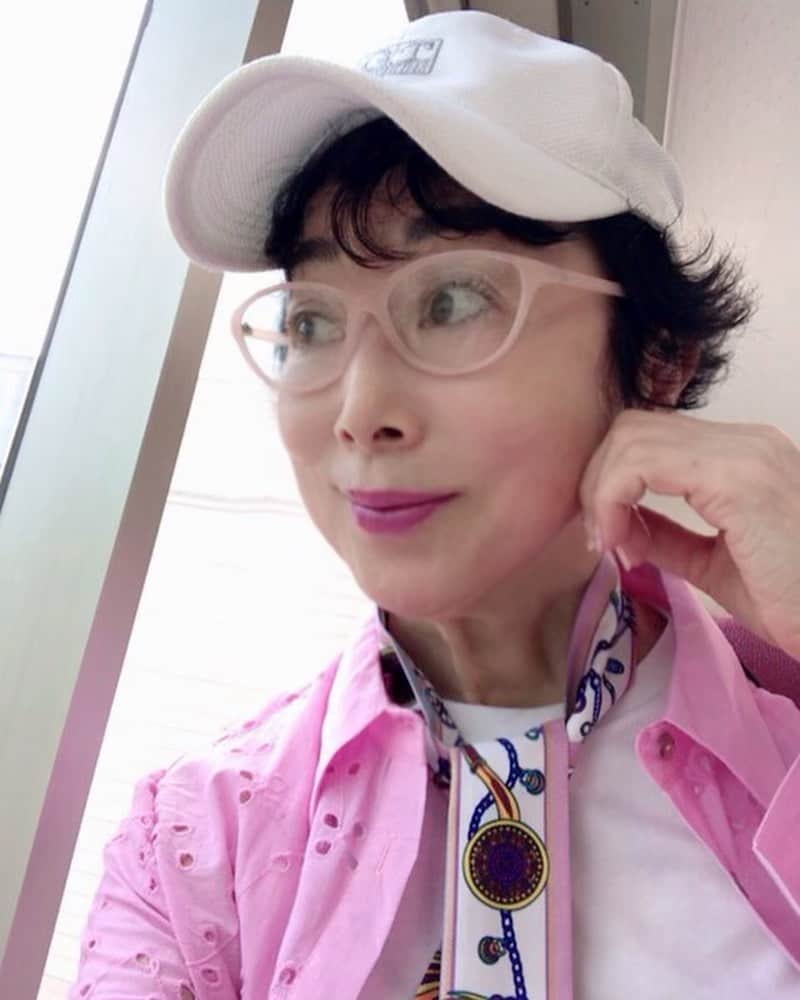 小川知子さんのインスタグラム写真 - (小川知子Instagram)「良い日曜日を〜😊❣️🤚  #ピンクコーデ  #最近の食事 #ビビンバ #蟹パスタ #ずけ丼 #小川知子」6月5日 16時48分 - tomoko_ogawa_