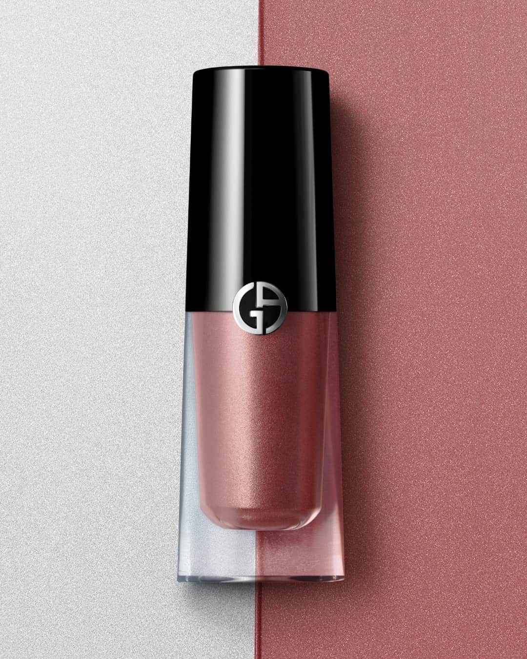 Armani Beautyさんのインスタグラム写真 - (Armani BeautyInstagram)「Sunlit shimmer. Enriched with natural pigments and pearls, EYE TINT delivers vibrant long-lasting color. Combine EYE TINT in shades 44 and 27 with LIP MAESTRO MEDITERRANEA in shade 109 to bring a radiant glow to your makeup look.   #Armanibeauty #ArmaniEyesToKill #EyesToKill #EyeTint #LipMaestro #makeup」6月5日 17時00分 - armanibeauty