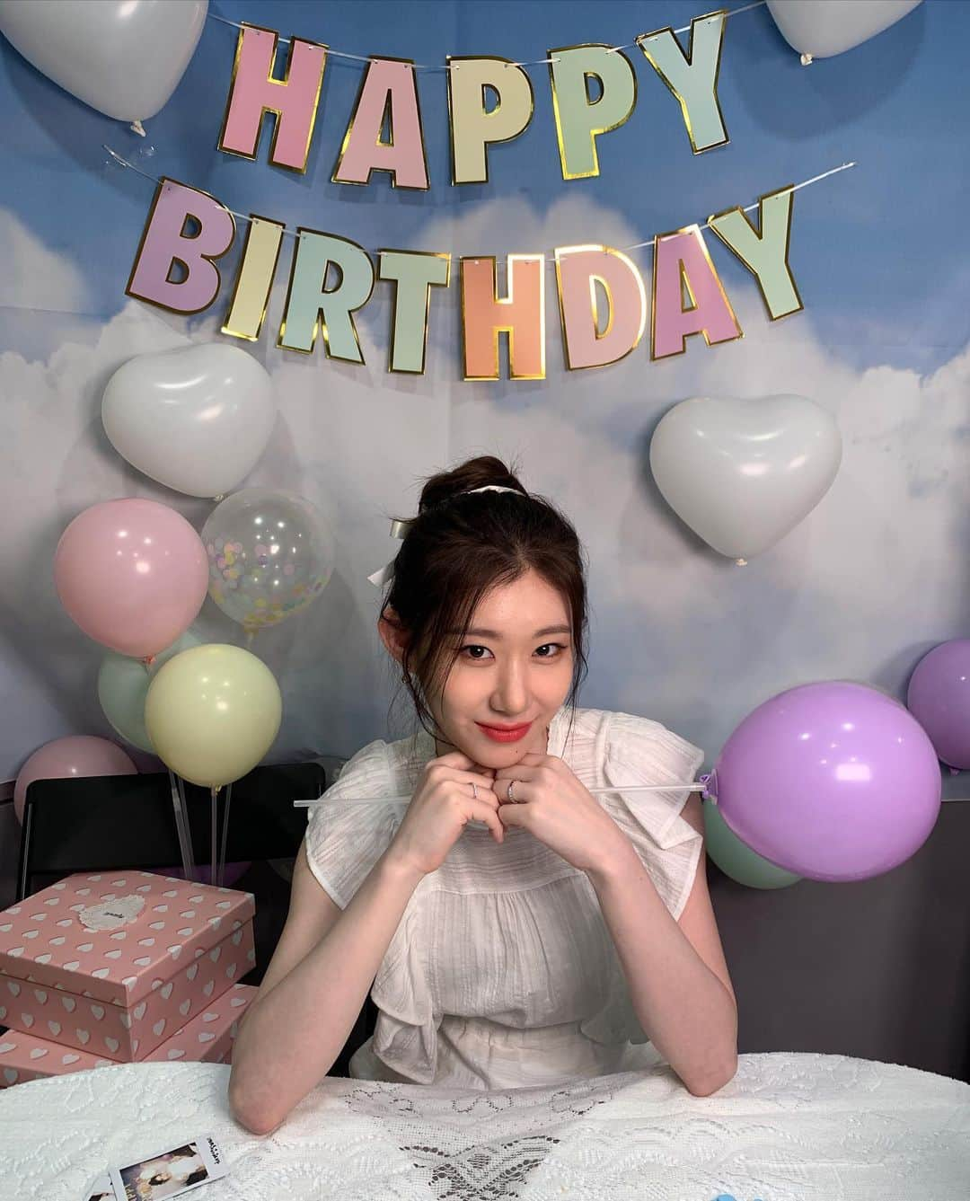 ITZYさんのインスタグラム写真 - (ITZYInstagram)「🎂Happy Chaengel Day🎂  #ITZY #MIDZY #생일자_채령나간다_길좀따까죠 #HappyChaeryeongDay #SunshineCHAERYEONGDay #채령 #CHAERYEONG」6月5日 17時13分 - itzy.all.in.us