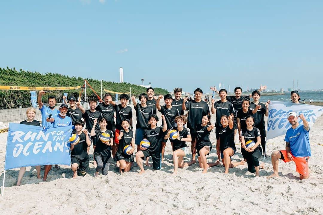 坂口佳穂さんのインスタグラム写真 - (坂口佳穂Instagram)「RUN FOR THE OCEANS SUMMIT に参加してきました🌊 みんなで走ったり、ビーチプロギングや、トレーニングや、ビーチヨガ、ビーチバレー、ビーチクリーンをしたり。 海のためにみんなで身体を動かしながら、楽しむ！ 写真から見てわかるようにとても楽しかったのです✨ 久しぶりのビーチも最高に気持ちよかった〜〜  参加者皆さんの環境問題に対しての意識や身体を動かす意識の高さもとても刺激をもらいました！！  Thank you for  @adidastokyo   #parley #runfortheoceans #adidasrunners #AR」6月5日 18時32分 - s_ka_ho