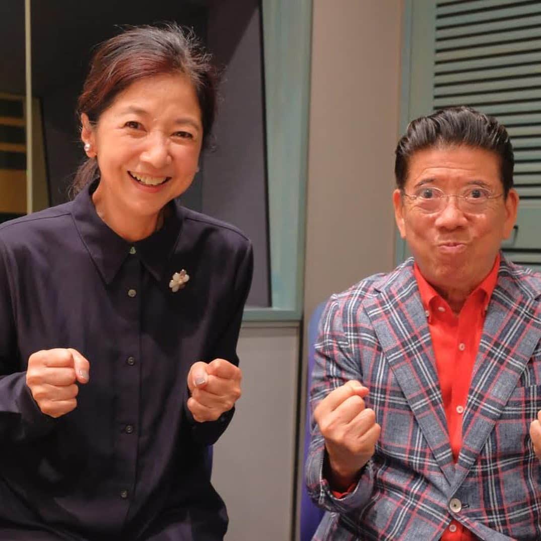 宮崎美子さんのインスタグラム写真 - (宮崎美子Instagram)「皆さん、こんにちは。  本日のTBSラジオ『文化の泉〜ラジオで語る昭和の話し』は、西川きよしさんをお迎えし、「昭和の漫才ブーム　その元祖！」と題してお送りします。  お笑い界の第一人者であり、社会現象となるほどのブームを日本中に巻き起こし、その後は参議院議員としても様々な仕事をされ、７５歳の現在も舞台に立ち続け、ラジオやテレビで活躍されています。  あの、ケンミンショーなどで、お会いしたこともありますが、久々にお会いしました。  番組では、奥様のヘレンさんと出会い、ひょんなことから距離が近づいたエピソード、結婚を決めた際のお話しなどをご披露いただきました。もちろん、世の中を席巻した「横山やすし・西川きよし」の結成秘話、やすしさんの思い出、６９歳で受けた「前立腺がん」の手術のことなどもお話しいただきました。  懐かしい漫才ブーム、やすきよブームのお話しに時間を忘れてお伺いしました。たぶん2時間位。 それをぎゅつーと1時間にもったいないですが、濃縮して今晩のTBSラジオ『ラジオで語る昭和の話し』では、放送させていただきます。  ぜひ、皆さん、今晩はお聴き逃しなく❣️  今晩、11時TBSラジオ『文化の泉〜ラジオで語る昭和の話し』をお聴き下さい。 radikoでも聴けますよ。  #tbsラジオ #ラジオで語る昭和の話 #漫才 #やすきよ」6月5日 19時21分 - miyazakiyoshiko.official