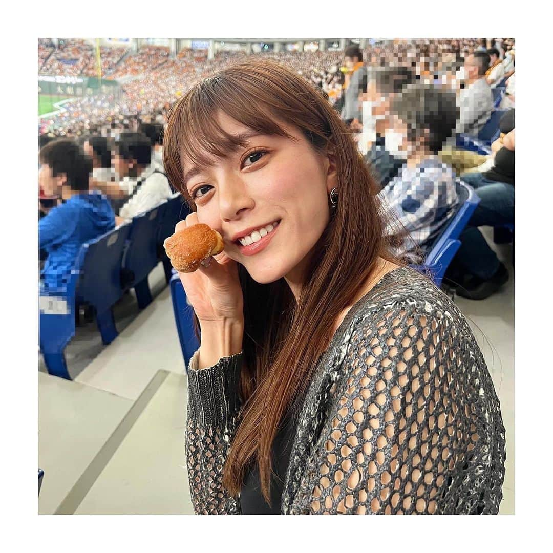 三谷紬さんのインスタグラム写真 - (三谷紬Instagram)「* 休日の過ごし方。 久しぶりに東京ドームへ⚾️ 交流戦はお祭り感があって楽しいですよね〜❤︎ 東京ドームはグルメも豊富だから 気づいたら食べすぎています😂 持っているのはドーナツ🍩 * #野球観戦#野球#野球女子#baseball#東京ドーム#読売ジャイアンツ#千葉ロッテマリーンズ#巨人#ロッテ#グルメ#ドーナツ#🍩#レモンサワー#球場#球場グルメ#休日#休日の過ごし方#スポーツ観戦#休みの日#休日#テレビ朝日#アナウンサー#三谷紬」6月5日 20時00分 - mitani_tsumugi