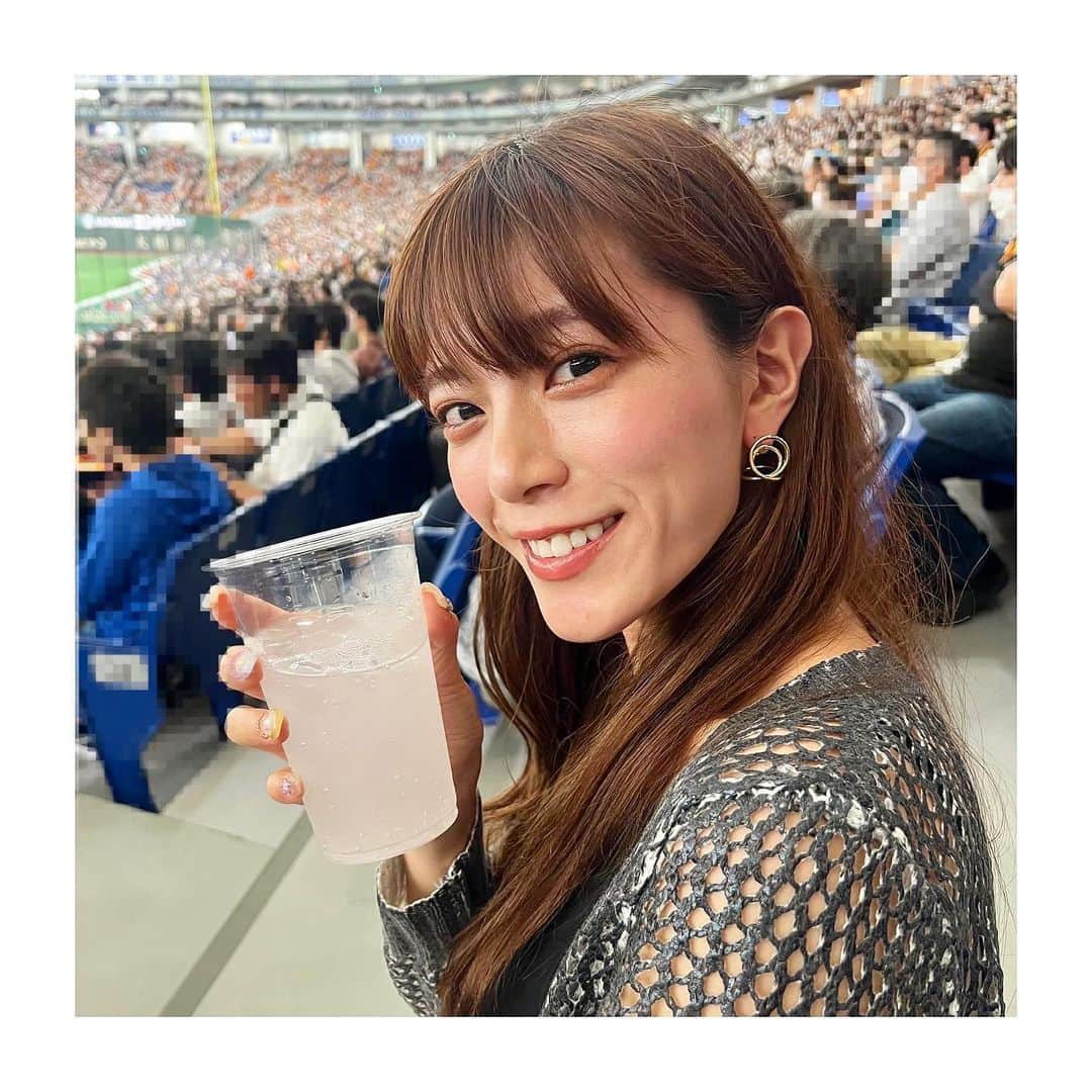 三谷紬さんのインスタグラム写真 - (三谷紬Instagram)「* 休日の過ごし方。 久しぶりに東京ドームへ⚾️ 交流戦はお祭り感があって楽しいですよね〜❤︎ 東京ドームはグルメも豊富だから 気づいたら食べすぎています😂 持っているのはドーナツ🍩 * #野球観戦#野球#野球女子#baseball#東京ドーム#読売ジャイアンツ#千葉ロッテマリーンズ#巨人#ロッテ#グルメ#ドーナツ#🍩#レモンサワー#球場#球場グルメ#休日#休日の過ごし方#スポーツ観戦#休みの日#休日#テレビ朝日#アナウンサー#三谷紬」6月5日 20時00分 - mitani_tsumugi