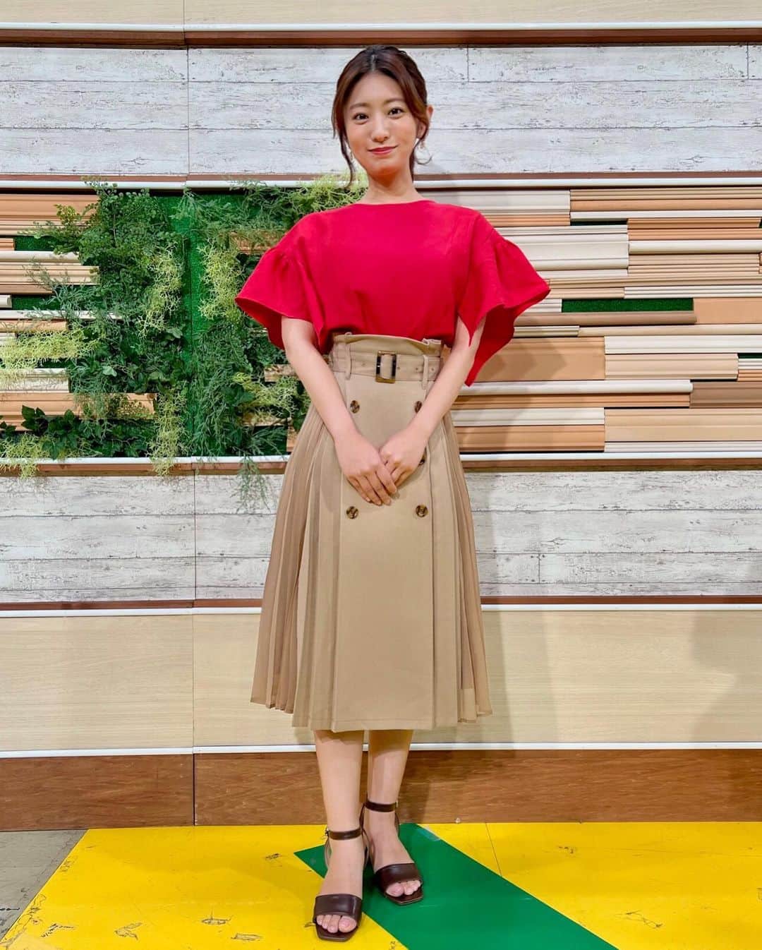 白戸ゆめのさんのインスタグラム写真 - (白戸ゆめのInstagram)「👗 . #東京インフォメーション #衣装 先週のモニフラでの衣装をまとめて🌟 . YouTubeには過去の動画も載っています！ ぜひご覧ください〜💕」6月5日 20時26分 - yumeno.s_