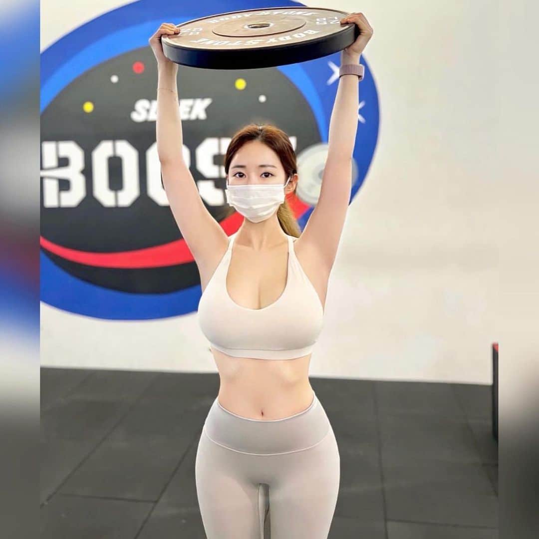 BodyON Koreaさんのインスタグラム写真 - (BodyON KoreaInstagram)「🔥생각과 삶이 멋진 #운동 피플들을 #바디온코리아 는 응원합니다! | | wow today_so2 👍😎💕 | | 🍀자신 or 주변 지인 중에 짐패션 핫피플 계시면 DM 보내주세요📩 | | #workout #model #korea #korean #koreangirl #koreanpop #selca #selfie #koreanstyle #koreafashion #girl #girls #beauty #bodypositive #bodycheck #healthy #bratop #leggings #크로스핏」6月5日 22時11分 - bodyonkorea