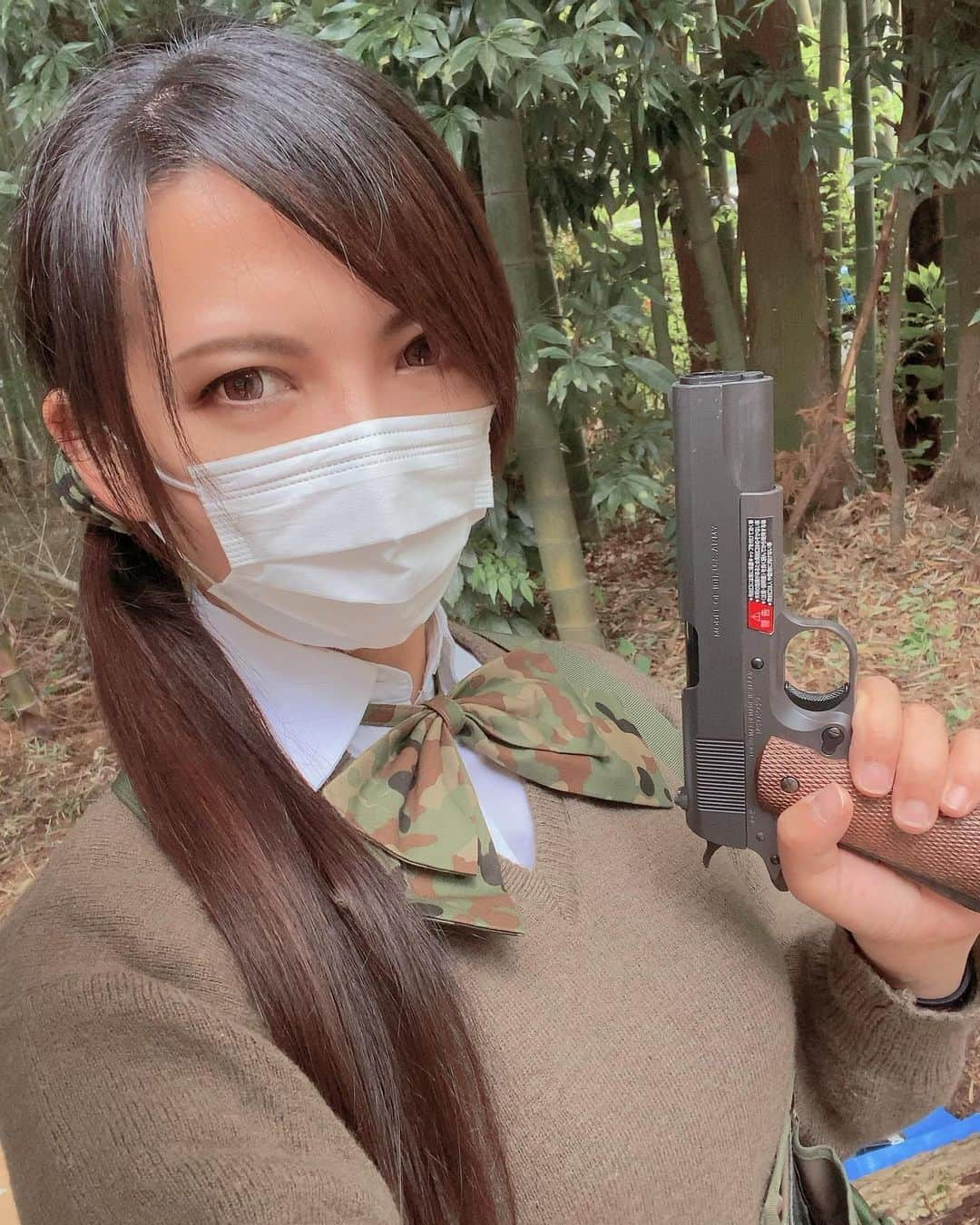 みりどる乙夜さんのインスタグラム写真 - (みりどる乙夜Instagram)「武装JKに使用したベストはイタリア軍の放出品。 ルーズソックス風に履いているゲートルはアルピーニ（山岳兵）のもので、陸自とイタリア軍を混ぜたコーディネートでした🪖 ちなみに陸自JKは、戦豚さんから譲り受けました！  #武装jk #コスプレ #陸自迷彩 #女子高生 #ルーズソックス #サバゲ #サバゲー女子 #コーディネート #イタリア軍 #エアコキ #ハンドガン #手槍 #cosplay #cosplaygirl #cosplayer #portrait #airsoft #japanesegirl #girlswithguns #pewpew #airsoftworldwide #italianarmy #internationalairsoft #hatch #batesboots #jgsdf #ミリドル #乙夜」6月5日 22時53分 - itsuya_miridoru