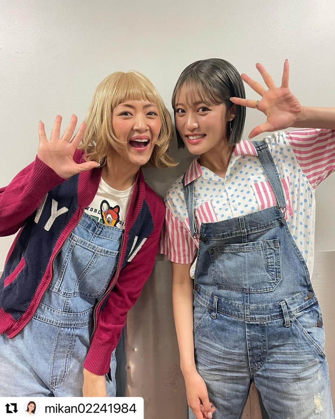 王林さんのインスタグラム写真 - (王林Instagram)「昨日放送でした！！ 王林にずっと優しく向き合って教えてくれて、終わった後に感謝と安心で涙が出てきたんだ😂 みかんさんの本当のみかんさんの姿ってなかなか見ることないから、お母さんの一面だったり、1人の女性としての姿を見て、人としても大好きだし、本当にみかんさんの弟子になれてよかったって心から思いました🥺💞 まだ見てない人はTVerでみてねっ  #Repost @mikan02241984 with @make_repost ・・・ ものまね師弟バトルMANE-1 ご覧頂いた方ありがとうございます💟 王林ちゃんのポテンシャルの凄さにびっくりしたし、沢山練習してものまねに挑んでくれました🙏 すごく素直で可愛くて頑張り屋さんで天然で😂一緒に取り組んでいる間にすっかり私も王林ちゃんの虜に💕 しかし鈴木奈々ちゃんのものまね、全然私より上手🤣 めちゃくちゃ似てる👍 自分のクオリティ下がってる事にがっかりしたほどよ😂😂😂 いつもはサンふじ🍎を買うのですが、今日は王林を買いました❤️ すげぇ〜美味しかった🍏🍏🍏 #ものまね #ものまね師弟バトルMANE-1 #王林　さん #鈴木奈々　さん」6月6日 0時18分 - ourin_ringoooo