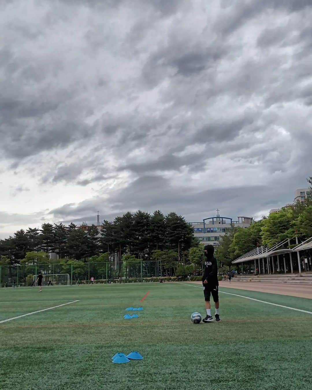 阿部美穂子さんのインスタグラム写真 - (阿部美穂子Instagram)「☁️ おはようございます😊 韓国は顕忠日で休日の月曜です 子供たちも学校お休み⚽️ お昼はお弁当にしました🍱 お昼の洗い物を少なくする術😌 足りない分はフライパン一つで作る トッポキ×ラーメン＝ラッポキにします🔥 英語の文法勉強は 母だけの計画？！🤣 #ポケモン#トミカ#お弁当箱#현충일 #memorialday」6月6日 9時53分 - miiko904