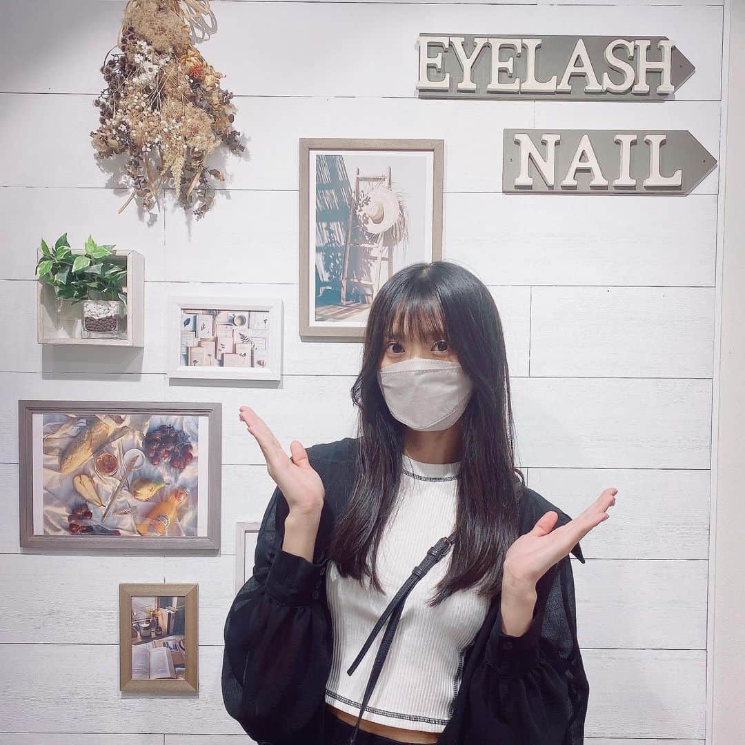 根岸愛さんのインスタグラム写真 - (根岸愛Instagram)「🦋💅🦋 . newネイル💅💕 Lapis新宿店にて 担当はmanamiさん(@lapis_manami )です💝 いつもよりストーン少なめで 蝶々🦋つけてもらった🥰 #nail #nails #lapisnail #asymmetrynail #magnetnails #ネイル #アシンメトリーネイル #マグネットネイル #キラキラネイル」6月6日 12時31分 - negishiai927