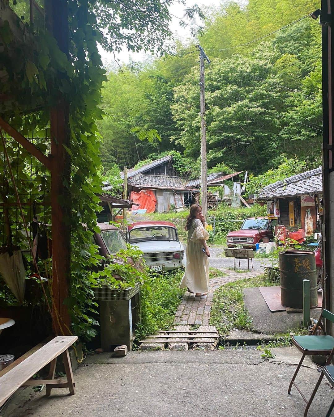 田中優衣さんのインスタグラム写真 - (田中優衣Instagram)「先日いったカフェが素敵すぎた🌱 道のりは険しかったけど とっても素敵でした。 オーナーさんがとにかく優しい方。 猫好きさん必見です👀」6月6日 18時54分 - heisei_8nen