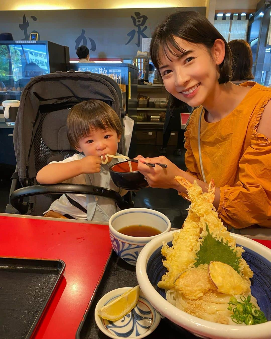 阪本智子さんのインスタグラム写真 - (阪本智子Instagram)「🥢♡  美味しかった高松のうどん💗  #おか泉  香川のうどんの喉越しが好きです😍  碧羽もちゅるんと完食してました🎶  #kagawa #udon #高松 #香川 #男の子ママ #阪本智子」6月6日 19時32分 - tomoko_sakamoto423