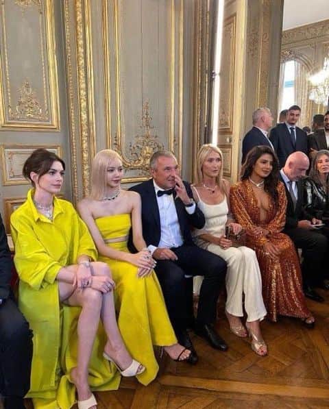 リサさんのインスタグラム写真 - (リサInstagram)「LISA with ANNE, PRIYANKA AND SIR JC BABIN  bulgari Global Ambassadors 💛💛  LISA IN HIGH JEWELRY SHOW #LALISAxBvlgariEden #bulgarihighjewelry  . . . #LISA #LALISA #리사 #블랙핑크 #BLACKPINK #LALISAMANOBAN #LALISAMANOBAL #blackpinklisa #lisablackpink」6月7日 3時22分 - lisa.blackpink