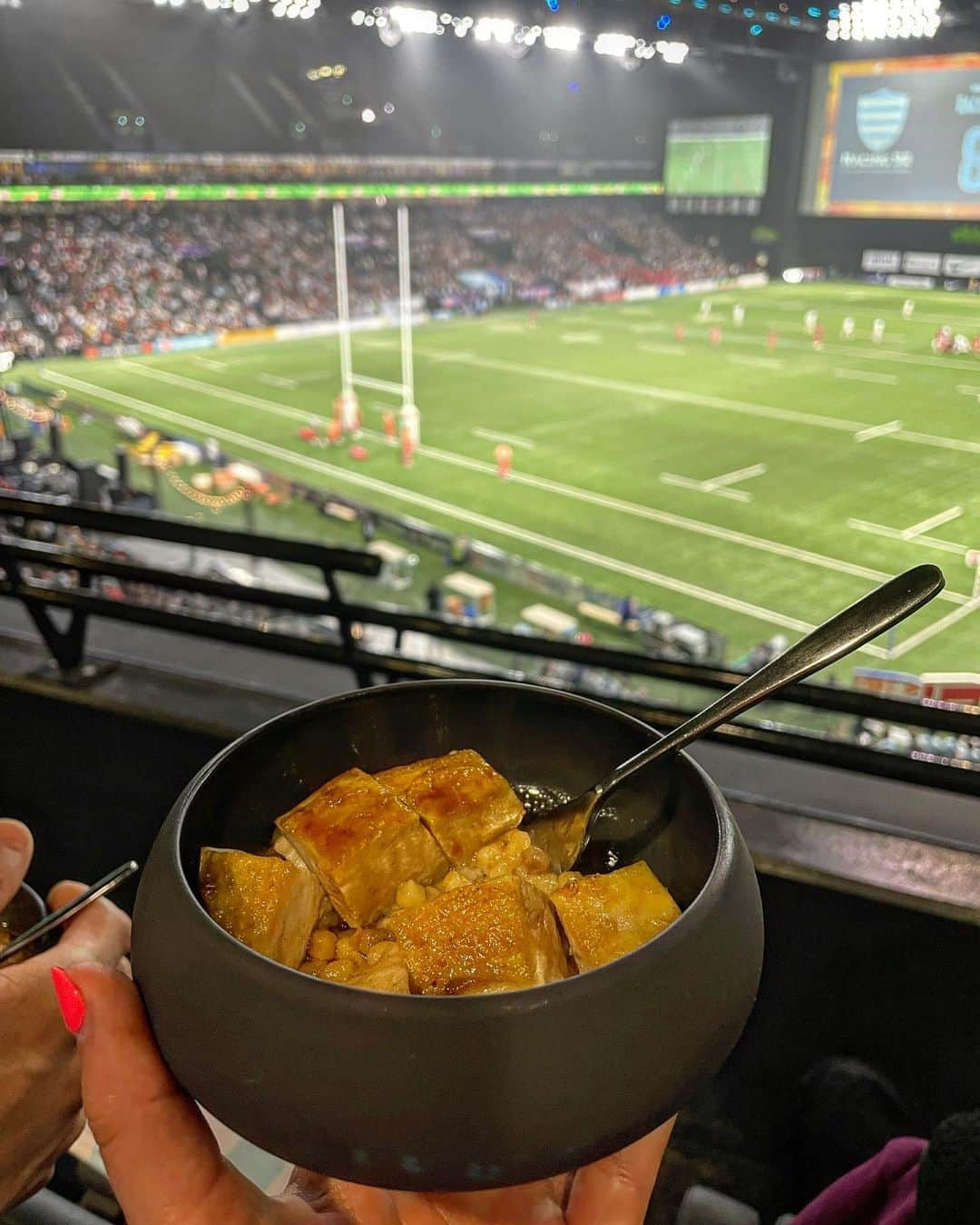 マチルド・グロさんのインスタグラム写真 - (マチルド・グロInstagram)「Merci @cupra_france pour l’invitation au Stade La Défense Arena 📍 Ce fut un superbe match du @racing92 avec une très belle victoire !🔥🙌🏻 • • • #cupra #cuprafrance #night #greatnight #rugby」6月7日 4時15分 - gros_mathilde