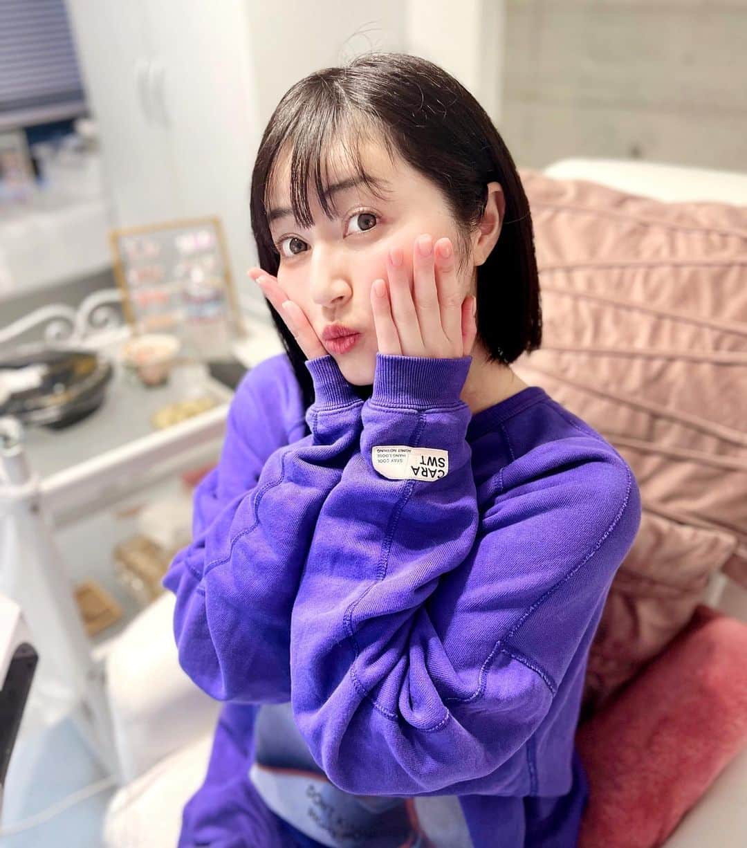 新藤まなみさんのインスタグラム写真 - (新藤まなみInstagram)「⁡ ⁡ ⁡ 今日から撮影で沖縄🌺 撮影ラッシュなのでナチュラルネイルに💅🏻 ⁡ ベージュのワンカラーもれいなさんに 任せればちゅるんとキレイに仕上がる、、✨🧡 @vena_nail.r  ⁡ 新作楽しみにしててね！頑張ってきます！ 梅雨いややあああああ、、、 ⁡ ⁡ 👇以下お店さんからキャンペーン💜 ＊＊＊＊＊＊＊＊＊＊ ⁡ @manami_official_  様よりご紹介頂きましたお客様には、 初回2,000円割引きから更に‼️10%OFFしちゃいます♪ 更に‼️更に‼️ フットコースご予約の方には、スクラブ ハンドコースご予約の方には、ハンドマッサージ付けちゃいます♪ ⁡ @vena_nail.r  ご予約は、DMもしくは サロンTELへ💁‍♀️ ☎︎03 6303 9358 ネット予約 http://b.hpr.jp/kr/sd/H000532951/ ⁡ #プライベートネイルサロン#目黒サロン #目黒 ネイルサロン#目黒 #恵比寿#五反田#不動前#パラジェル #ウォーターケア #パラジェル専門店#美しい指先 #自爪にやさしい#nailsalonvena #コロナ対策サロン #完全個室サロン #繊細アート #マグネットネイル #アシメネイル#フットネイル#ブルーネイル#オーロラ#クリア感#角質ケア#スクラブ ⁡ ⁡」6月7日 9時53分 - manami_official_