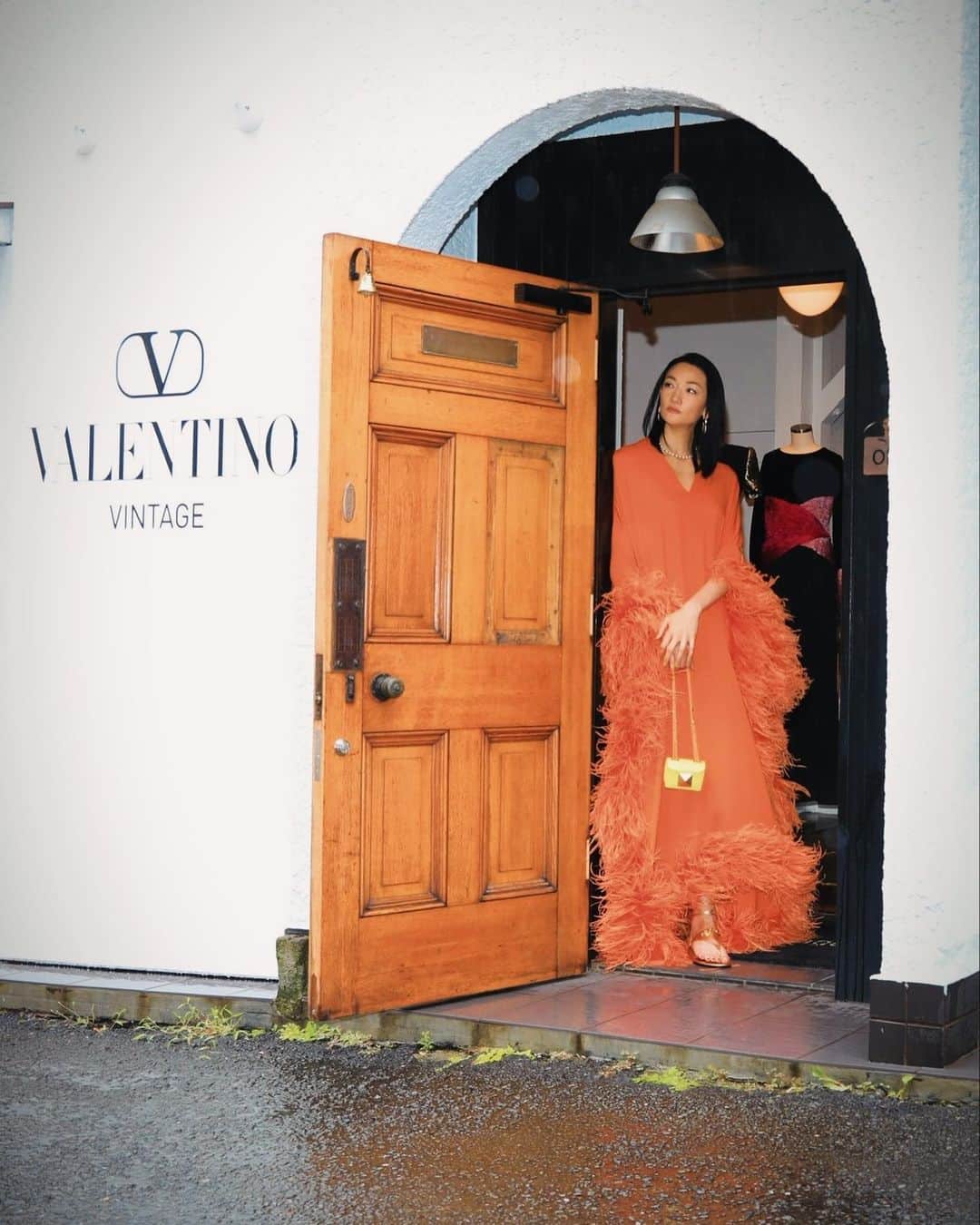 冨永愛さんのインスタグラム写真 - (冨永愛Instagram)「@maisonvalentino  「ヴァレンティノ ヴィンテージ」 ヴィンテージウェアを取り扱うイベント 6/7〜6/19 代官山 The Vintage Dress ⁡ Mr.Valentino からPierpaolo Piccioliの作品まで取り合っていて見応えありました❤︎   #VALENTINOVINTAGE @the_vintagedress ⁡」6月7日 10時24分 - ai_tominaga_official