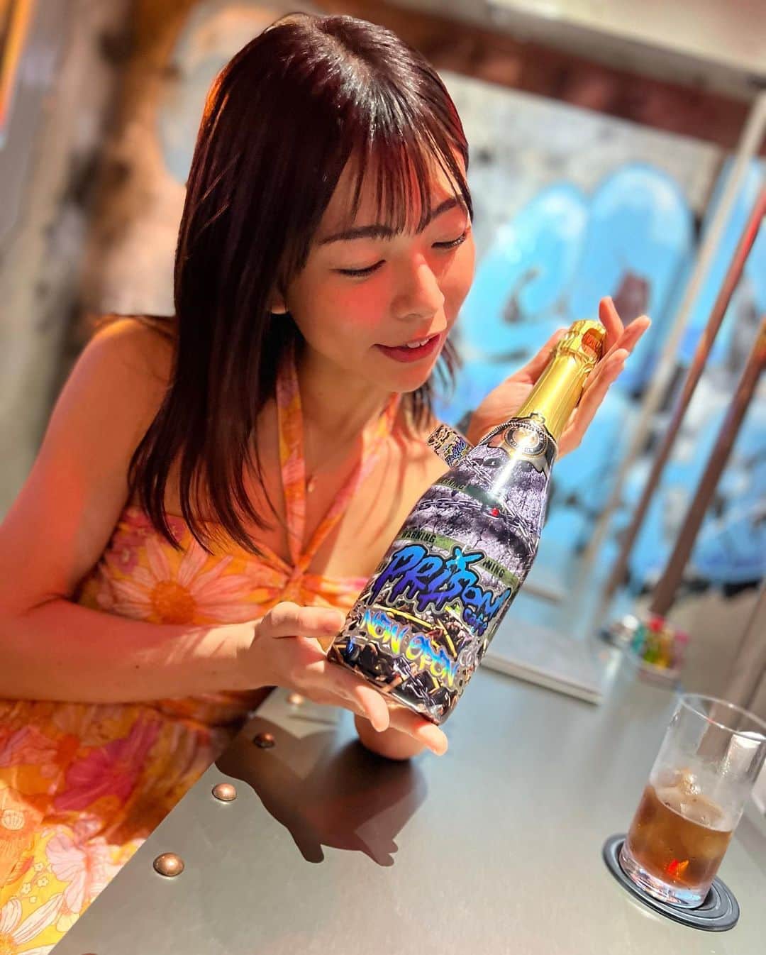 岬あずささんのインスタグラム写真 - (岬あずさInstagram)「秋葉原のメンズコンカフェ『prisoncafe』さんにもご協力頂きありがとうございました💗 ⁡ コンセプトが監獄のコンカフェで囚人さん達が接客してくれるみたい✨✨ ⁡ 檻とか手錠もあってかわいかったよ〜！！！ 女の子同士で遊ぶときはぜひお邪魔してみてね🫰🏻💗 ⁡ #カフェ #cafe #tokyo #監獄 #秋葉原 #BAR #コスプレ #costume #囚人コスプレ」6月7日 13時46分 - azu_misaki