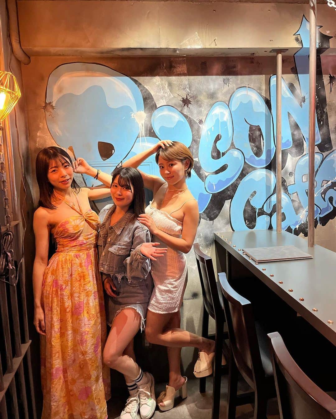 岬あずささんのインスタグラム写真 - (岬あずさInstagram)「秋葉原のメンズコンカフェ『prisoncafe』さんにもご協力頂きありがとうございました💗 ⁡ コンセプトが監獄のコンカフェで囚人さん達が接客してくれるみたい✨✨ ⁡ 檻とか手錠もあってかわいかったよ〜！！！ 女の子同士で遊ぶときはぜひお邪魔してみてね🫰🏻💗 ⁡ #カフェ #cafe #tokyo #監獄 #秋葉原 #BAR #コスプレ #costume #囚人コスプレ」6月7日 13時46分 - azu_misaki