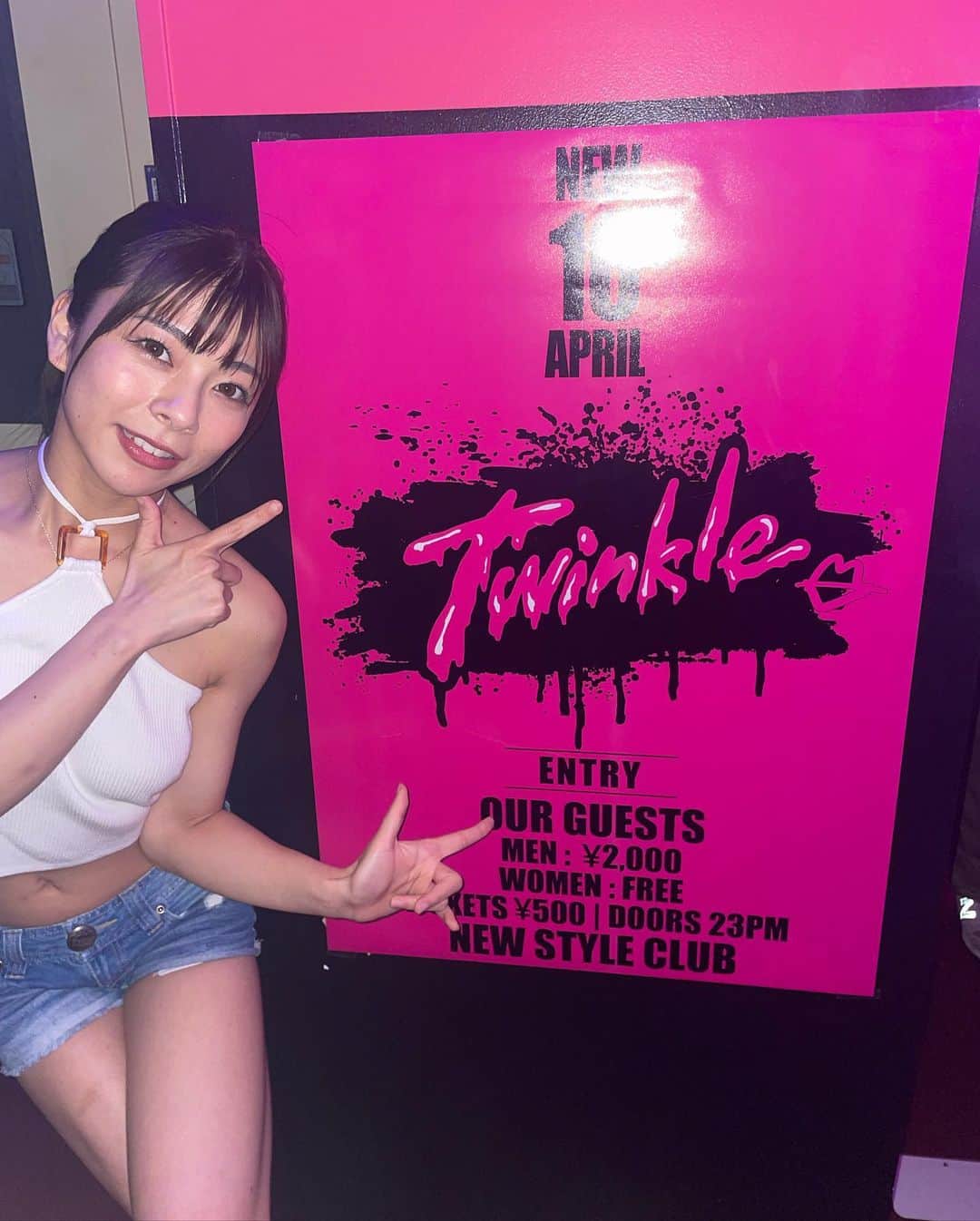 岬あずささんのインスタグラム写真 - (岬あずさInstagram)「MV撮影にご協力頂いた 『Twinkle』さんありがとうございました〜💗 とってもかわいいクラブコンカフェ&BARでDJブースもあるよ〜！！ あわスプの写真モニターに載せてくれ優しかった〜！！！ ⁡ #Airshisha もおいてあって神😇✨ ⁡ 朝の5時まで営業してるので、秋葉原で終電逃したらtwinkleへGO💕 ⁡ #クラブ #バー #bar #秋葉原 #DJ #musicians #music #party #あわスプ」6月7日 13時51分 - azu_misaki