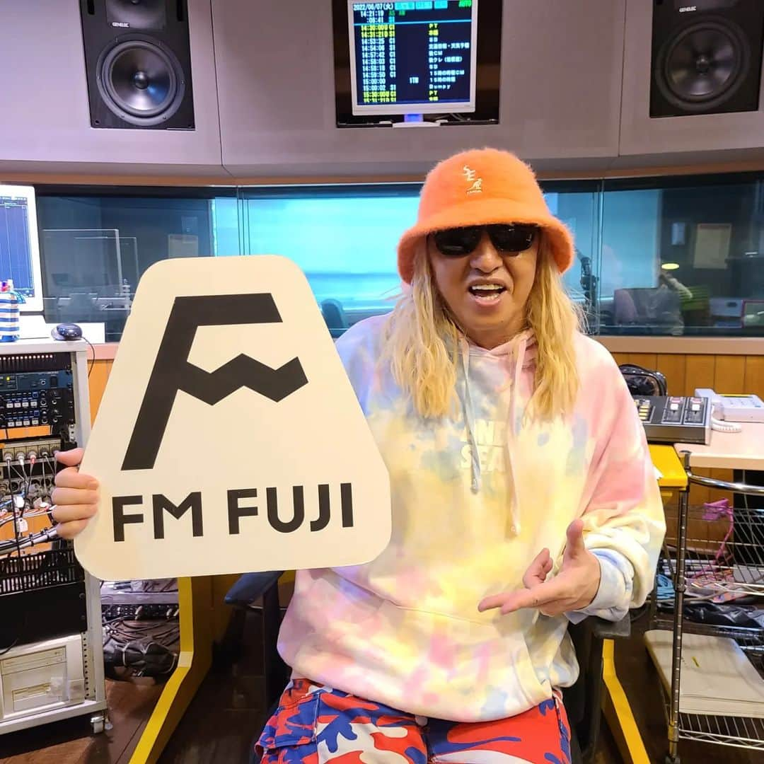 DJ KOOさんのインスタグラム写真 - (DJ KOOInstagram)「本日も体温正常 FM FUJI「DJ KOO Presents Beat Goes On」  なんと！！701回目！！  リクエストはこちらまで！！ koo@fmfuji.jp 長尺曲でもOKです(PINK FLOYDもオンエアーしましたw)  毎週金曜日 夜8時から！！ 皆さんよろしくお願い DO DANCE！！   #DJKOO」6月7日 15時20分 - dj_koo1019