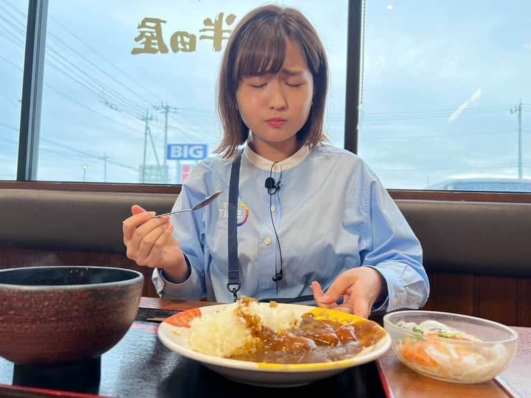 篠原梨菜さんのインスタグラム写真 - (篠原梨菜Instagram)「#朝5時の美味time 今朝は埼玉県川越市 朝5時オープンの半田屋川越店から！ 「毎日食べたくなる家庭料理」がコンセプトのお店😋　好きなお惣菜を組み合わせます。 人気のカレーと豚汁を😍 ほんのり甘みがあり、コクのあるカレー。具沢山の豚汁。実家のような温もりです🍛 #早朝グルメ #thetime_tbs #半田屋 #半田屋川越店 #カレー #豚汁 #具沢山 #毎日食べたくなる #食堂  #tbs」6月7日 15時54分 - shinorinatbs