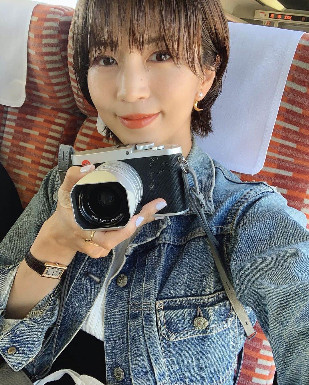 安田美沙子さんのインスタグラム写真 - (安田美沙子Instagram)「おつかれさまでした✨ 丸一日ロケ。。。  ふだんと違う景色に囲まれて 色んなことを見つめなおせた。  忘れてた大切なこと、いっぱいあったなぁ🌿  旅はやっぱりいい🤍 また、お知らせします！  LEICAの写真、一部だけ載せます🌿  最後は顔に見えた☺️  #shooting #work #travel #leica #camera #station」6月7日 21時24分 - yasuda_misako