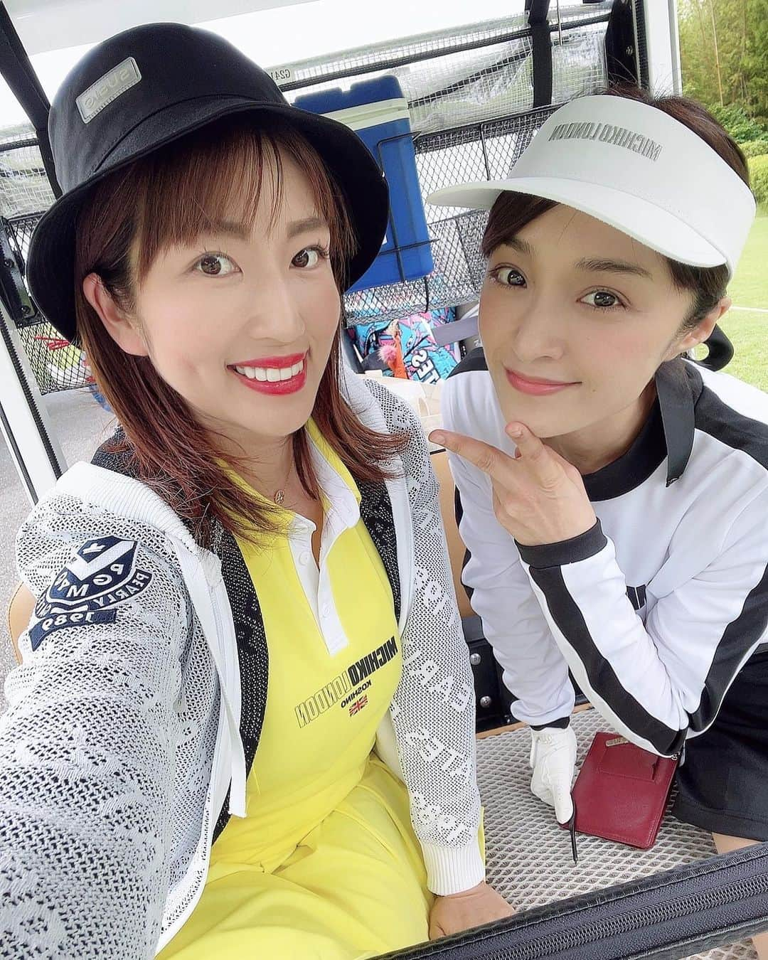 庄司ゆうこさんのインスタグラム写真 - (庄司ゆうこInstagram)「みひろちゃんと初ゴルフ⛳️❤️ みっひーとは14年前、おねがいマスカットで初めて会ったんだけど、そのときは話し掛けるのすら当時はめちゃくちゃ緊張していたから、こうやってゴルフに行ける仲になるとは思ってもいなかったから嬉し過ぎる🥺❤️昔から気さくで、飾らない性格は変わってなくて今日のゴルフで更に好きになったよー✨😍 ゴルフウェアはみっひーがアンバサダーしている @michiko_london_golf をお揃いで着たよ❣️帽子は @susic_golf のです✨ 上下イエローは目立ち過ぎたけどゴルフ場だしいいよね、、笑 スコア順位はめぐちゃん→みっひー→私→ゆりちゃん🤗 来月はある番組でゴルフロケもあるのでいい加減、練習に行かないとだわ🤣笑 #ゴルフ#ゴルフ女子#ゴルフウェア#ゴルフコーデ#ミチコロンドン#太平洋クラブ市原コース#ゴルフ好きな人と繋がりたい #ゴルフ女子コーデ #ゴルフ女子#イエローコーデ」6月8日 0時05分 - yuko.shoji