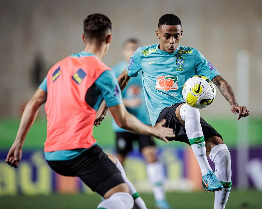 サッカー ブラジル代表チームさんのインスタグラム写真 - (サッカー ブラジル代表チームInstagram)「Amanhã tem #SeleçãoSub20 em campo! Time estreia no Torneio Internacional do Espírito Santo contra o Paraguai e você vai poder assistir AO VIVO na TV Brasil.  🇧🇷 x 🇵🇾 | 08/06 - 20h30  Fotos: Foto FC/Pedro Vale」6月8日 6時18分 - cbf_futebol