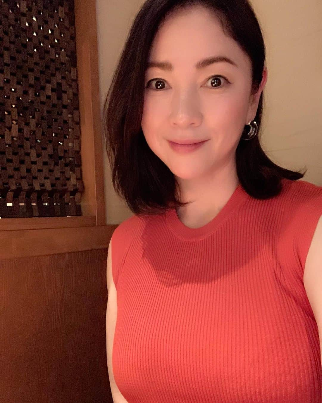 田中悦子さんのインスタグラム写真 - (田中悦子Instagram)「おはようございます❣️  昨日はお休みだったので カラーリング行ったり 夜は女子会🥂で語り合い 楽しい時間を過ごしました💕  今日もステキな一日でありますように❣️  #アラフィフ #アラフィフ女子 #ワイン #wine #winelover #アラフィフコーデ #アラフィフファッション #オレンジカラー #大人女子」6月8日 7時39分 - etsuko.reborn25