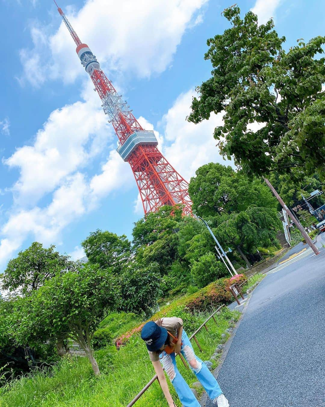 伊瀬茉莉也さんのインスタグラム写真 - (伊瀬茉莉也Instagram)「🗼  梅雨入り前の爽やかな晴れの日🌞 お散歩日和でした🚶‍♀️  #お祖母ちゃん家に履いてっちゃ🙅‍♀️　 #ジーンズ  #ズタボロ具合とダボっと感　 #可愛い💕　 @gu_for_all_ だよ✌️」6月8日 8時35分 - mariya_ise