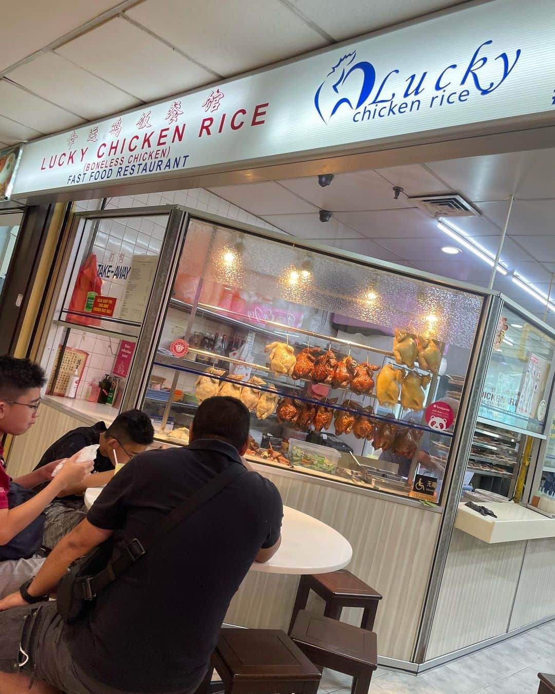 橘まりやさんのインスタグラム写真 - (橘まりやInstagram)「"Lucky Chicken Rice" OrchardのLucky Plazaの2階にあるチキンライスで有名なお店🎶 安いしおいしいしおすすめだよ❤️  #singaporelife #singapore #singaporegirl #singaporeinsta #シンガポール在住 #シンガポールライフ #シンガポールおすすめ #シンガポール情報 #シンガポール美女 #シンガポール #橘まりや #グラビア #pinupgirl #pinupmodel #bikinimodel  #lingerie #lingeriemodel #lingeriesexy #sexy #japanesegirl #idol #그라비아  #아이돌 #followme #偶像 #寫真偶像」6月8日 14時30分 - mariya_tachibana_official