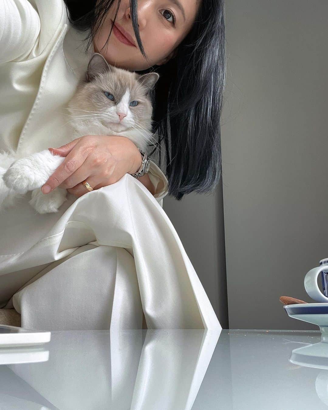 三浦瑠麗さんのインスタグラム写真 - (三浦瑠麗Instagram)「白ずくめのわたしたち。」6月8日 17時19分 - lullymiura