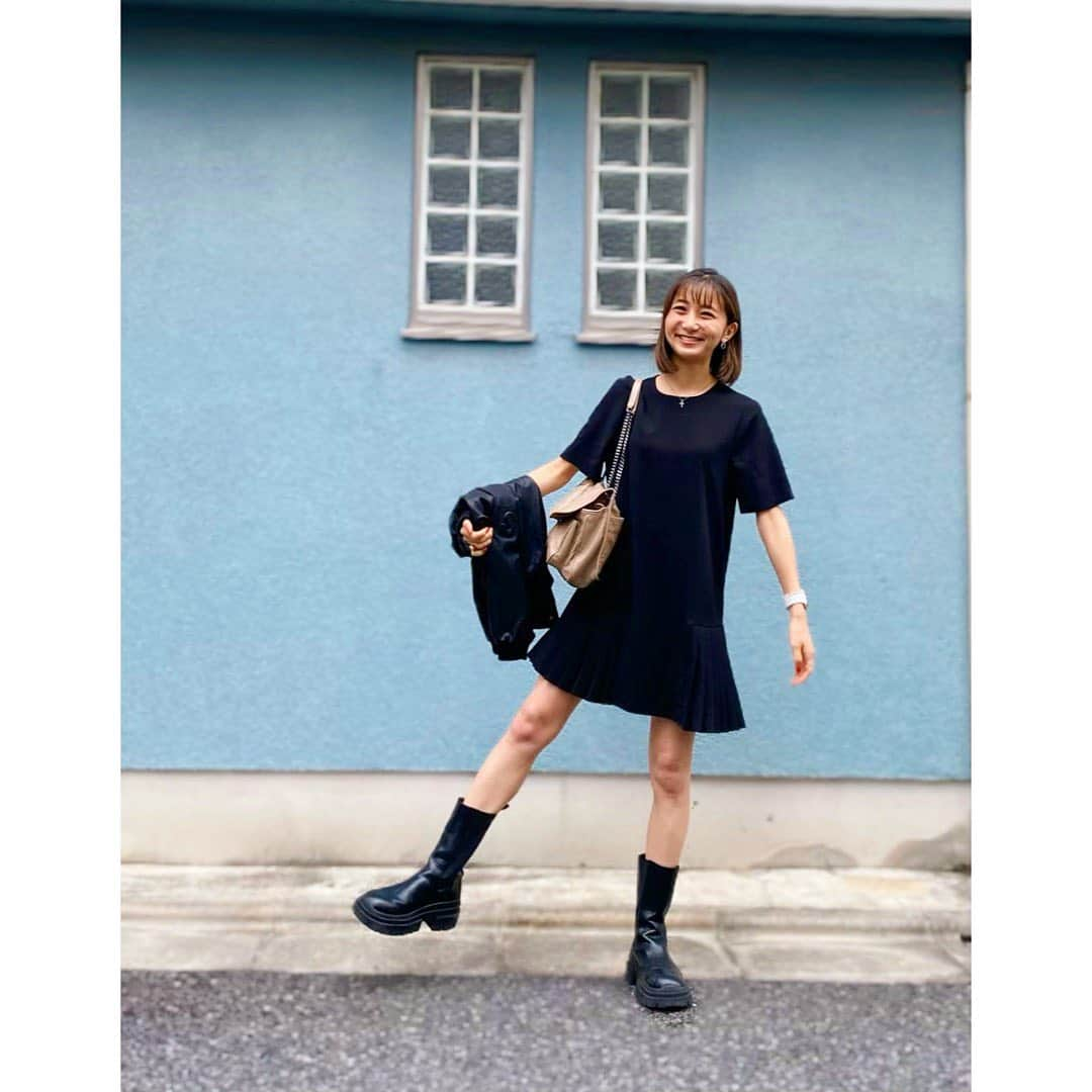 近藤夏子さんのインスタグラム写真 - (近藤夏子Instagram)「.   雨が降ると思って ブーツ履いて傘持って大きいタオル持ってしっかり準備して出かけたら 東京、雨は降らない日でした🙄笑 　 そんな今日の私服🤍 　 　 . #私服 #かこの私服だよ  #TBSアナウンサー #近藤夏子」6月8日 19時00分 - kondokako0804