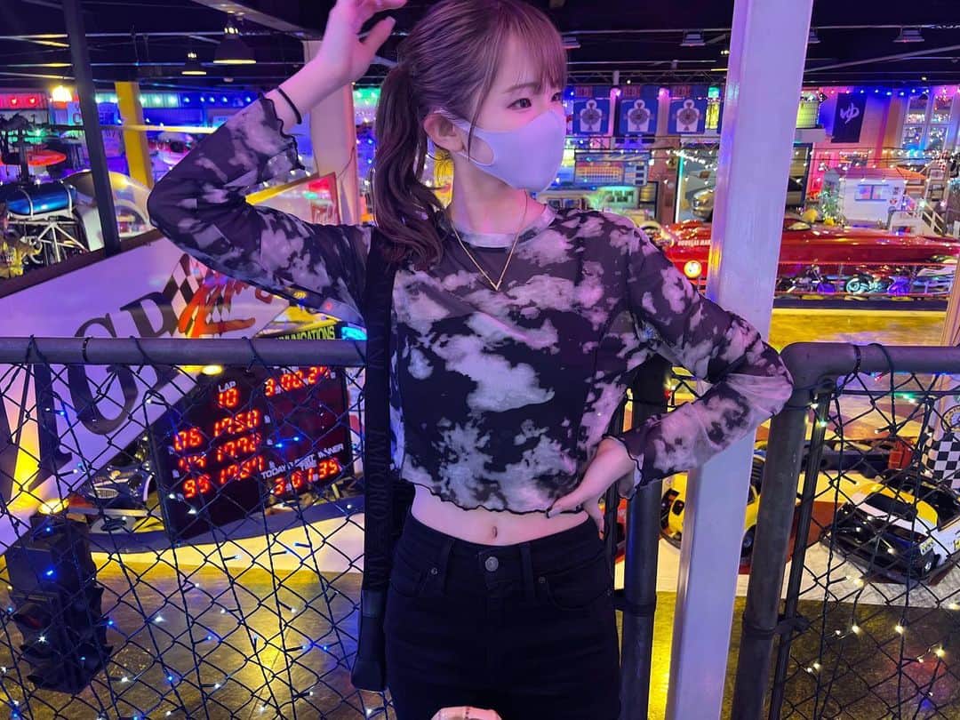 志村美希さんのインスタグラム写真 - (志村美希Instagram)「🎪 ⁡ キメた後はよっこらせ😸 ⁡ ⁡ ⁡ 実はお腹に飼ってた板チョコいなくなりましたｺﾞﾒﾝﾅｻｲ ⁡ 夏にはゼッタイ取り戻すから！待っててね！ それくらいでフォロー外さないって信じてますよ！！！ ⁡ ⁡ ⁡ ⁡」6月8日 19時55分 - mikkitygram