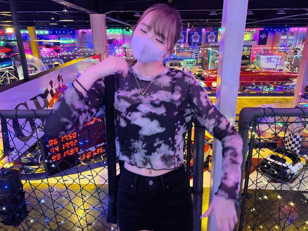 志村美希さんのインスタグラム写真 - (志村美希Instagram)「🎪 ⁡ キメた後はよっこらせ😸 ⁡ ⁡ ⁡ 実はお腹に飼ってた板チョコいなくなりましたｺﾞﾒﾝﾅｻｲ ⁡ 夏にはゼッタイ取り戻すから！待っててね！ それくらいでフォロー外さないって信じてますよ！！！ ⁡ ⁡ ⁡ ⁡」6月8日 19時55分 - mikkitygram