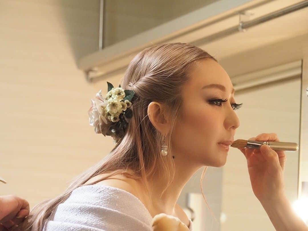 倖田來未さんのインスタグラム写真 - (倖田來未Instagram)「. 「billboard classics KODA KUMI Premium Symphonic Concert 2022」の裏側！チラリ ⁡ 2幕構成で行われるオーケストラコンサート！ 途中休憩があるのもオーケストラコンサートならではなんですね！ せっかくなので、お着替え👗 ⁡ 6月27日・28日には、フェスティバルホールにて2公演ライブします！ ぜひとも遊びに来てくださいまし！！ ⁡ #billboardclassics #PremiumSymphonicConcert #オーケストラ #Billboard #大阪 #osaka #フェスティバルホール #kodakumi #倖田來未」6月8日 20時17分 - kodakumi_official