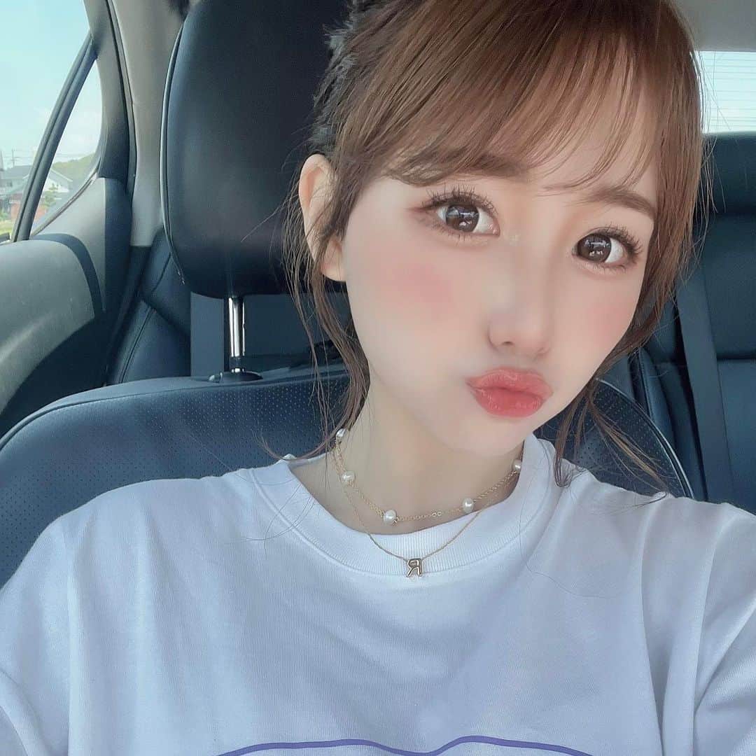 加藤里奈さんのインスタグラム写真 - (加藤里奈Instagram)「⋆ 最近のおめめ事情👀🤍  カラコンは最近ずっと @andmee_official のPUREとCLASSICを愛用してます🤗  ナチュラルカラコンの中で1番盛れる𓏧！！  そしてコスメは @dupeyebeauty を愛用してるよ💓  特にアイライナーとマスカラは 色々なもの使ってきたけど DUPのが1番よかった！ 寄れないし、ダマにならずに盛ってくれるからおすすめ☺️🤍  参考にしてみてね🥹  #コスメ #目元 #目元メイク  #メイク #メイク動画 #メイク好き #メイク方法 #メイクテク #メイク術 #メイク道具 #マスカラ #アイライナー #アイライン #アイライナーリキッド #dup #カラコン #ナチュラルメイク #ナチュラルカラコン」6月8日 20時37分 - katoco0326