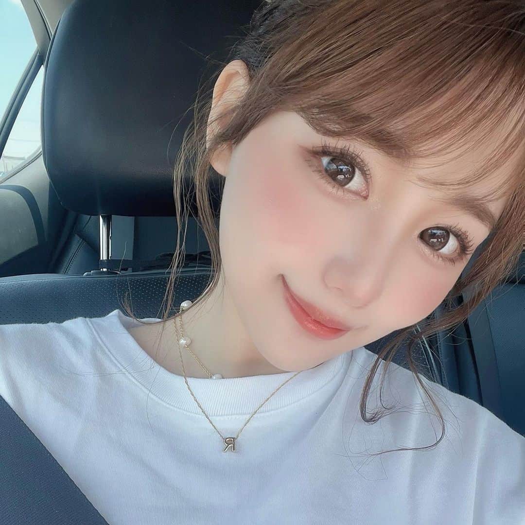 加藤里奈さんのインスタグラム写真 - (加藤里奈Instagram)「⋆ 最近のおめめ事情👀🤍  カラコンは最近ずっと @andmee_official のPUREとCLASSICを愛用してます🤗  ナチュラルカラコンの中で1番盛れる𓏧！！  そしてコスメは @dupeyebeauty を愛用してるよ💓  特にアイライナーとマスカラは 色々なもの使ってきたけど DUPのが1番よかった！ 寄れないし、ダマにならずに盛ってくれるからおすすめ☺️🤍  参考にしてみてね🥹  #コスメ #目元 #目元メイク  #メイク #メイク動画 #メイク好き #メイク方法 #メイクテク #メイク術 #メイク道具 #マスカラ #アイライナー #アイライン #アイライナーリキッド #dup #カラコン #ナチュラルメイク #ナチュラルカラコン」6月8日 20時37分 - katoco0326