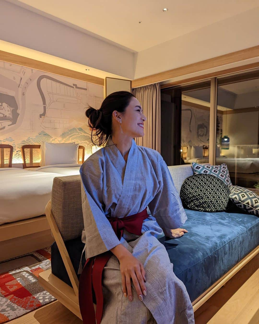 石井里奈さんのインスタグラム写真 - (石井里奈Instagram)「こんばんは✨ 今夜も名古屋犬山編🤫 @hotelindigoinuyama ♨️ . 元々人気の温泉を改装してこのホテルの温泉にしたそうで、今は宿泊者だけが堪能できる特別な温泉に♨️ 和テイストでゆっくり癒されるバスタイム✨ 炭酸水素ナトリウム系の温泉でお肌もツルツルしっとり潤いました💕 ※撮影許可をとって撮影しております ※ベージュのインナー着てますが、分かりにくいのでぼやかしてます . サウナも水風呂もあって露天風呂もあるから外気浴もできるし整えます✨ . お部屋もゆっくりできる可愛いお部屋！お部屋から見える夕焼けと犬山城もまた綺麗で✨また投稿しますね❣️今日もお疲れ様でした！ . ad @hotelindigoinuyama  #hotelindigo #hotelindigoinuyamaurakuengarden #ホテルインディゴ犬山有楽苑 #名古屋ホテル #名古屋 #nagoya #名古屋旅行 #犬山城下町 #犬山市 #nagoyajapan #名古屋グルメ #名古屋観光 #ホテルディナー #ホテルステイ #japanesehotel #visitjapan #indigo #旅行好き #旅行 #タビジョ #温泉 #温泉旅行 #onsen #露天風呂 #サウナ #サウナー #サウナ女子 #sauna #温泉女子 #サウナイキタイ」6月8日 21時05分 - ri7tin1025